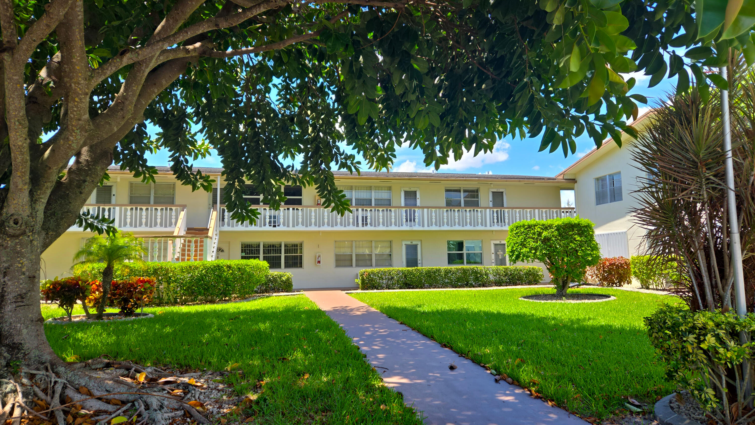 2BR – Condominium at 203 S Windsor I #203