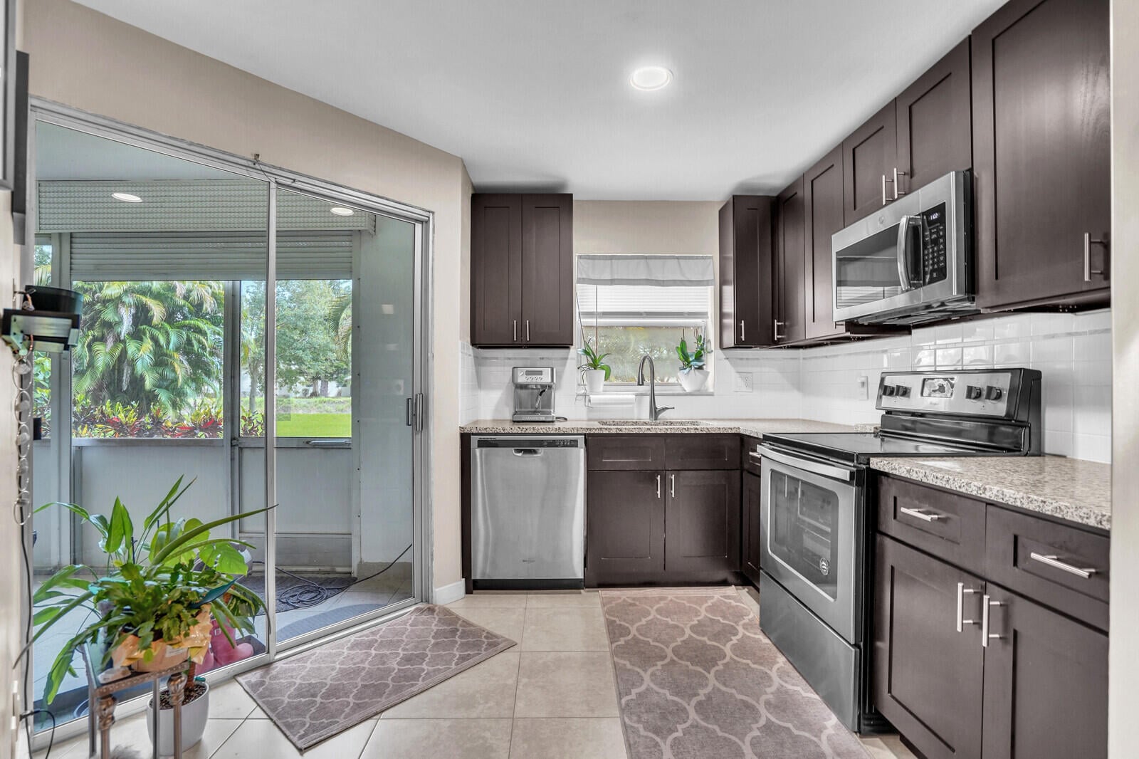 2BR – Condominium at 3524 Via Poinciana #102