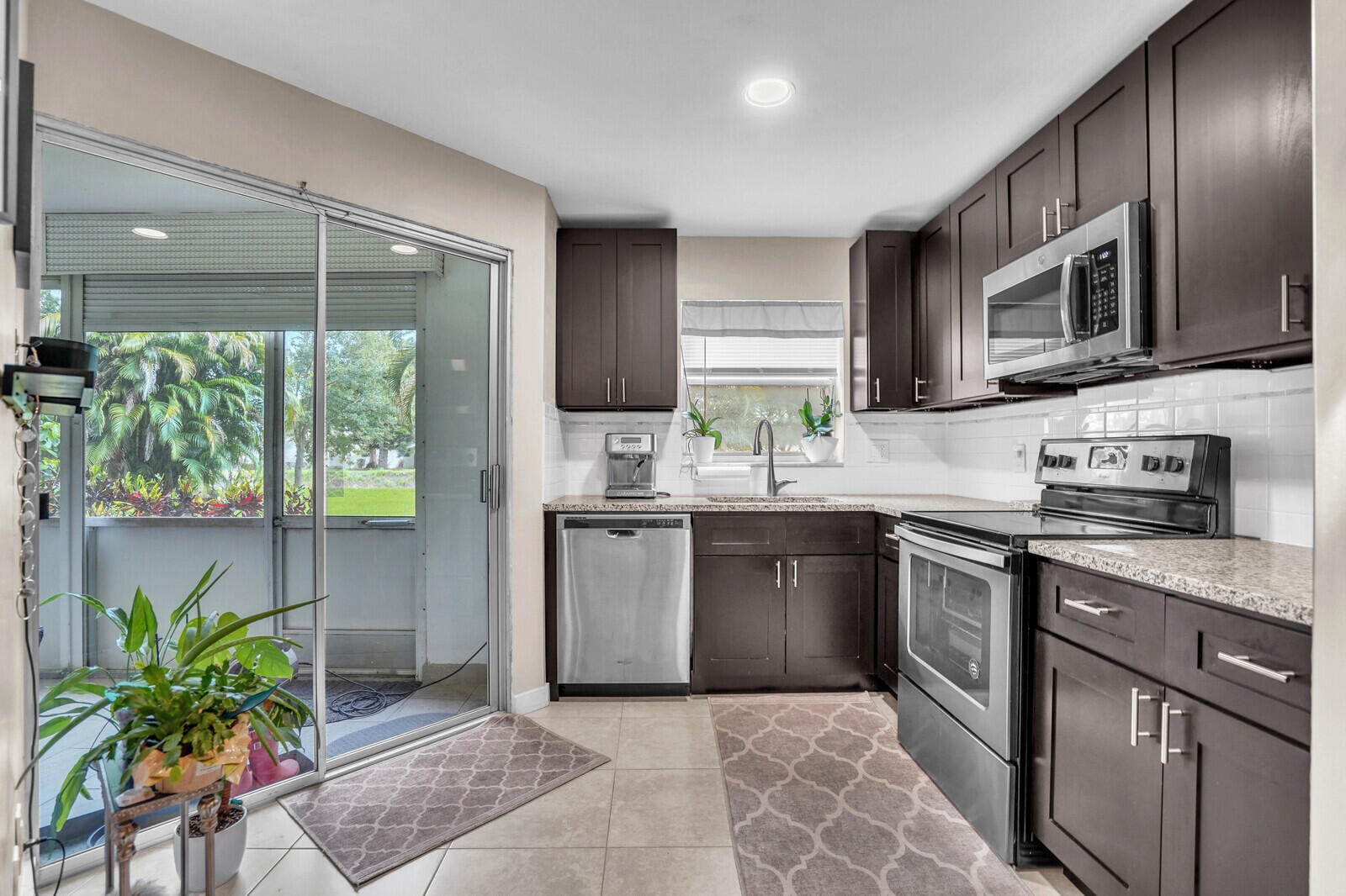 2BR – Condominium at 3524 Via Poinciana #102