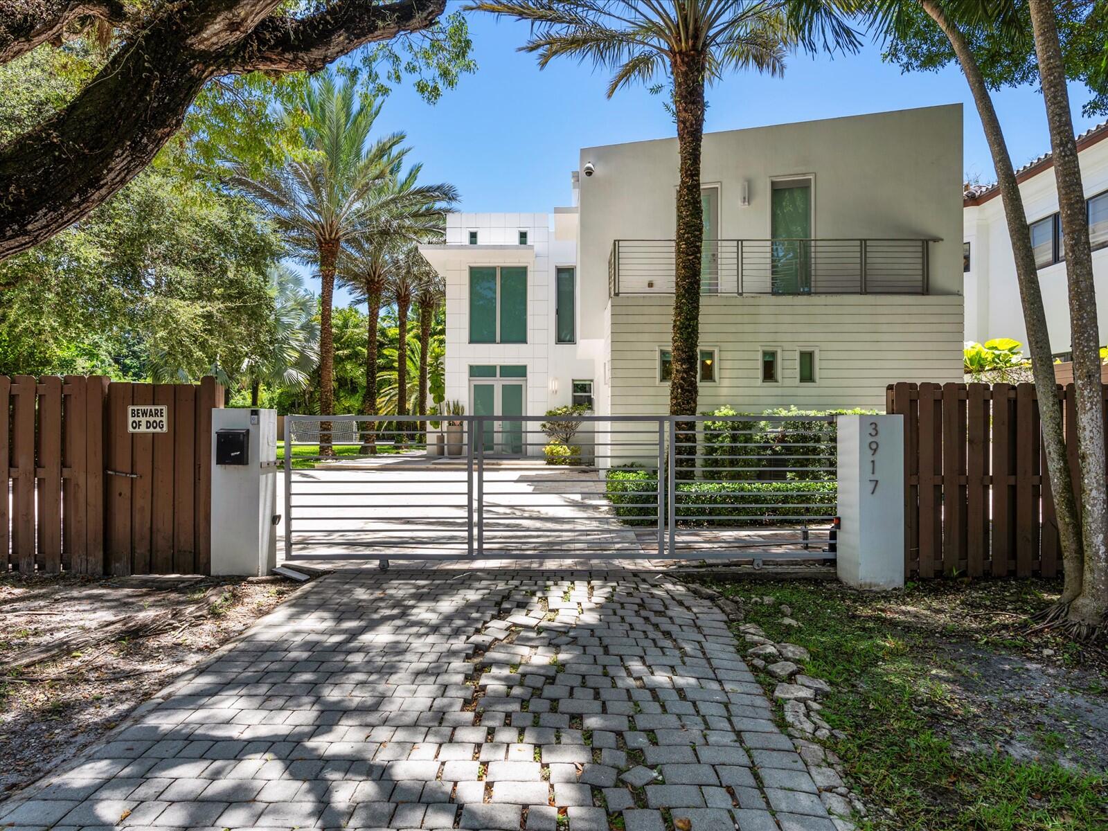 6BR – SingleFamilyResidence at 3917 S Le Jeune Road
