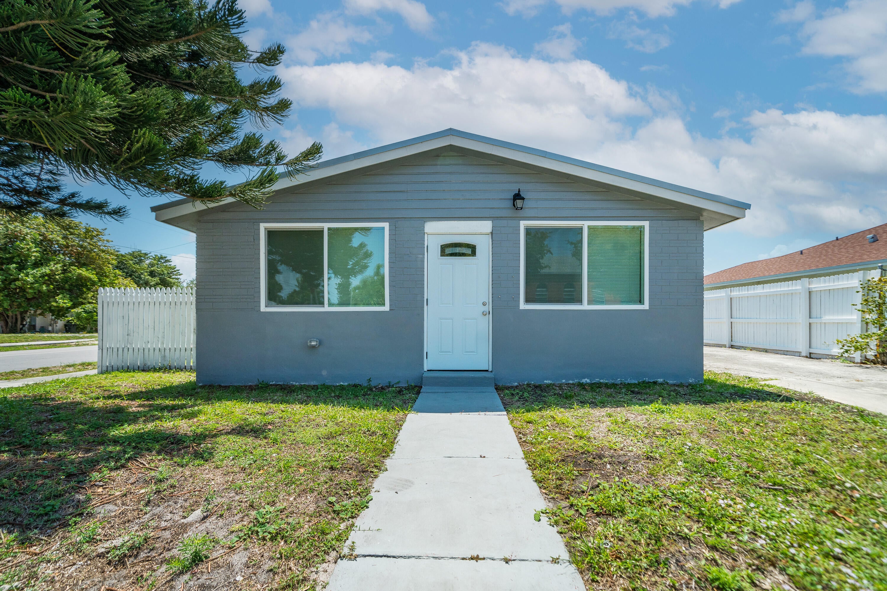 3BR – SingleFamilyResidence at 602 NW 1st Street