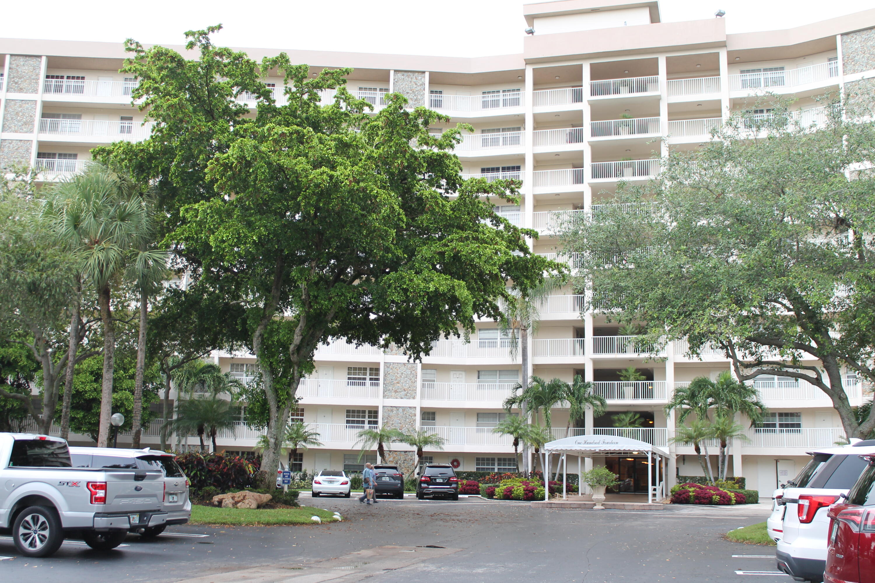 3BR – Condominium at 3507 Oaks Way #603
