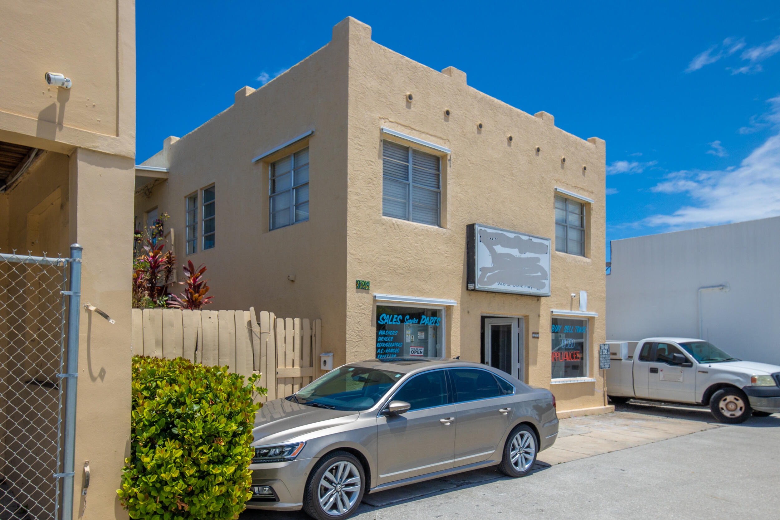 3BR – SingleFamilyResidence at 928 S Dixie Highway