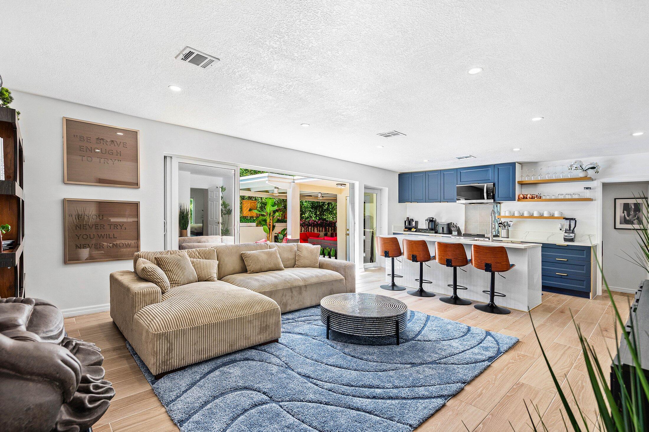 3BR – SingleFamilyResidence at 2041 NE 30th Street
