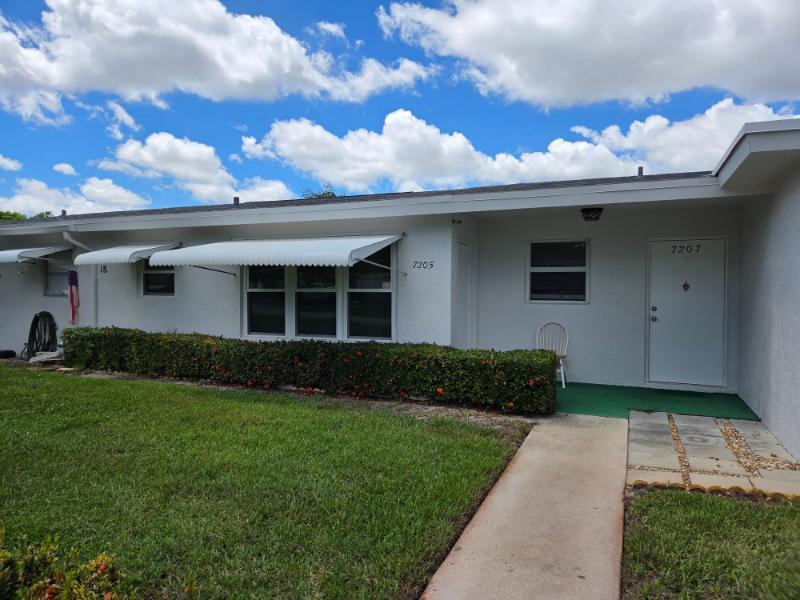 1BR – Condominium at 7205 W Oakridge Circle