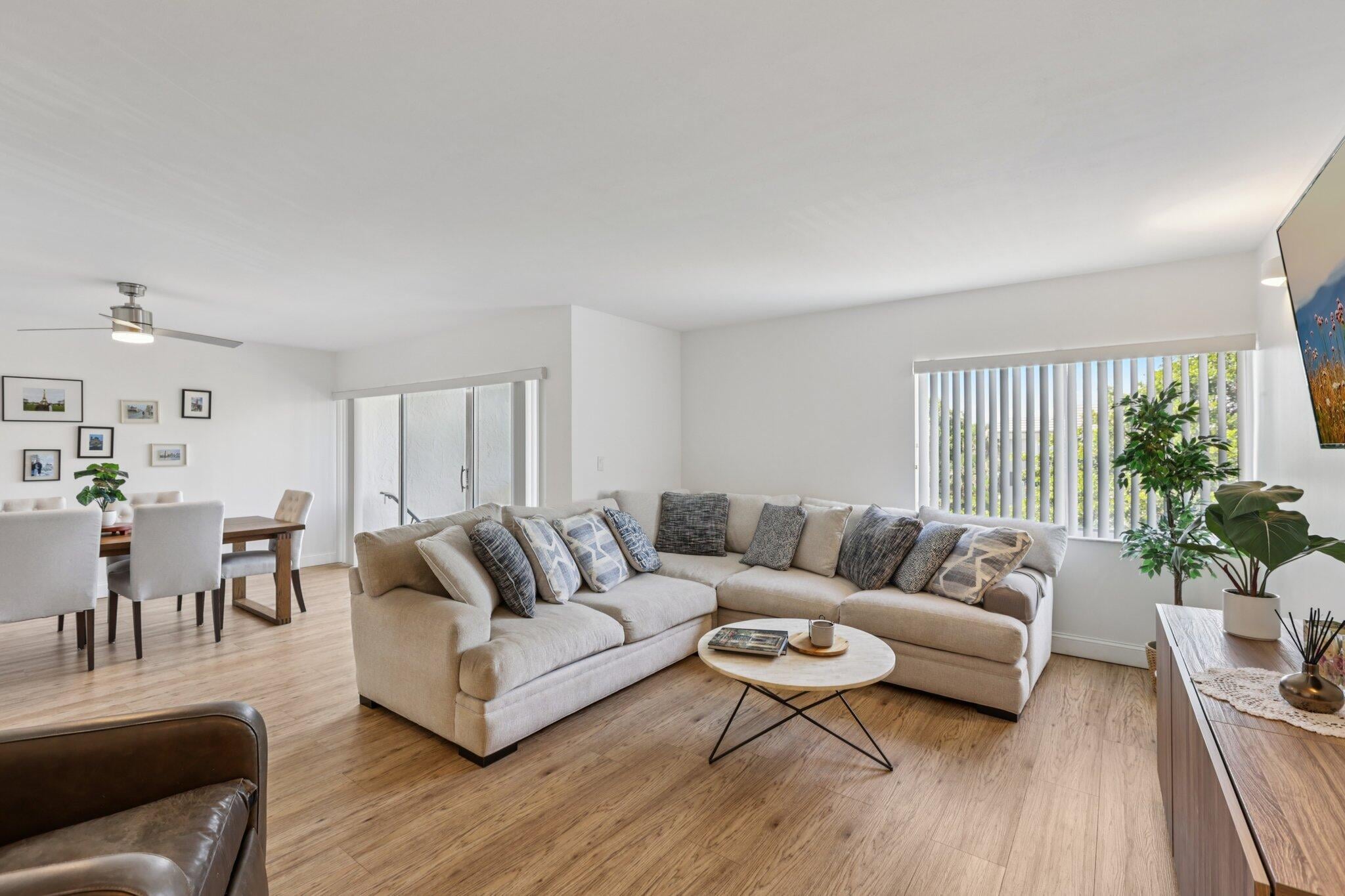3BR – Condominium at 721 N Pine Island #406