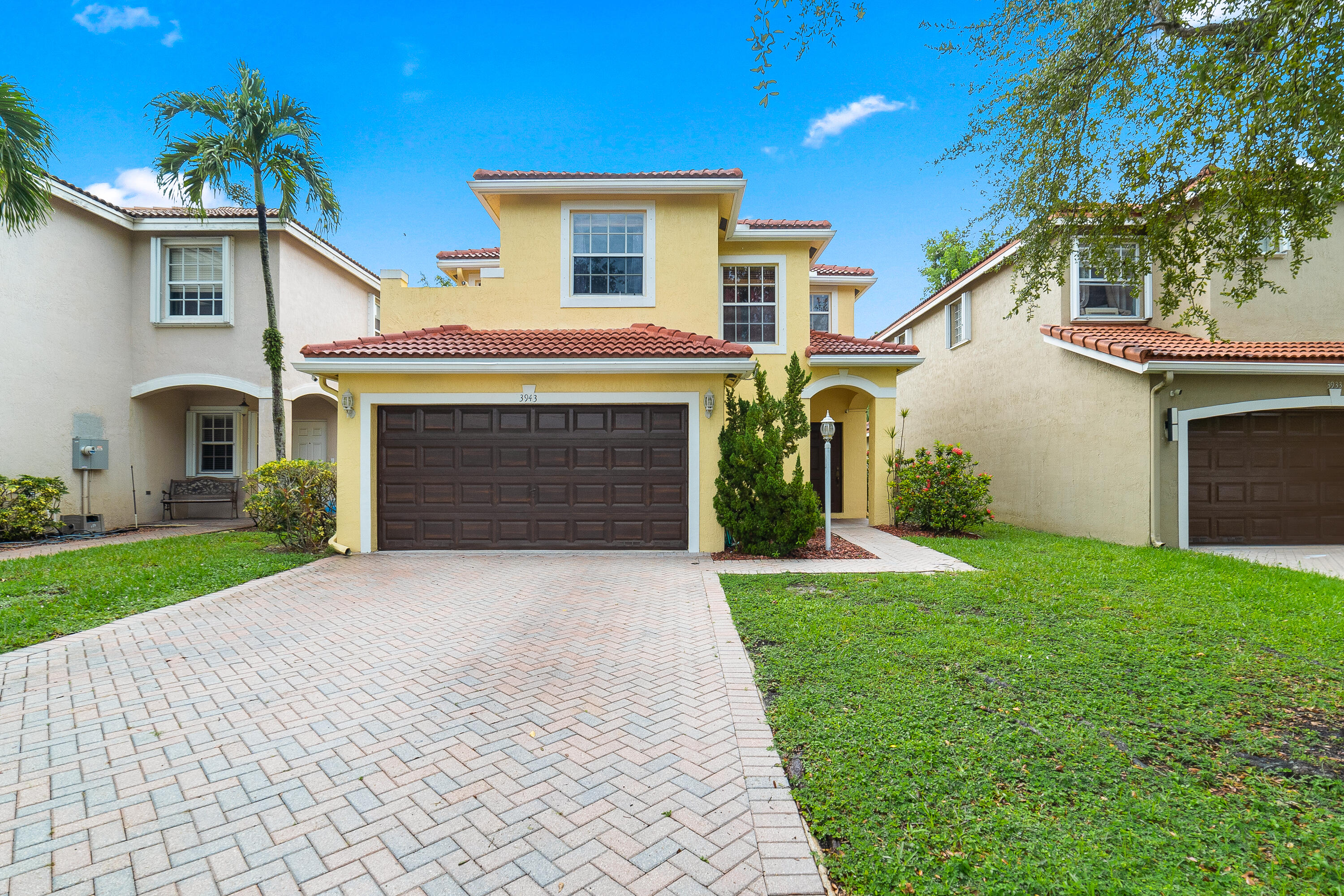 3BR – SingleFamilyResidence at 3943 Crescent Creek Drive