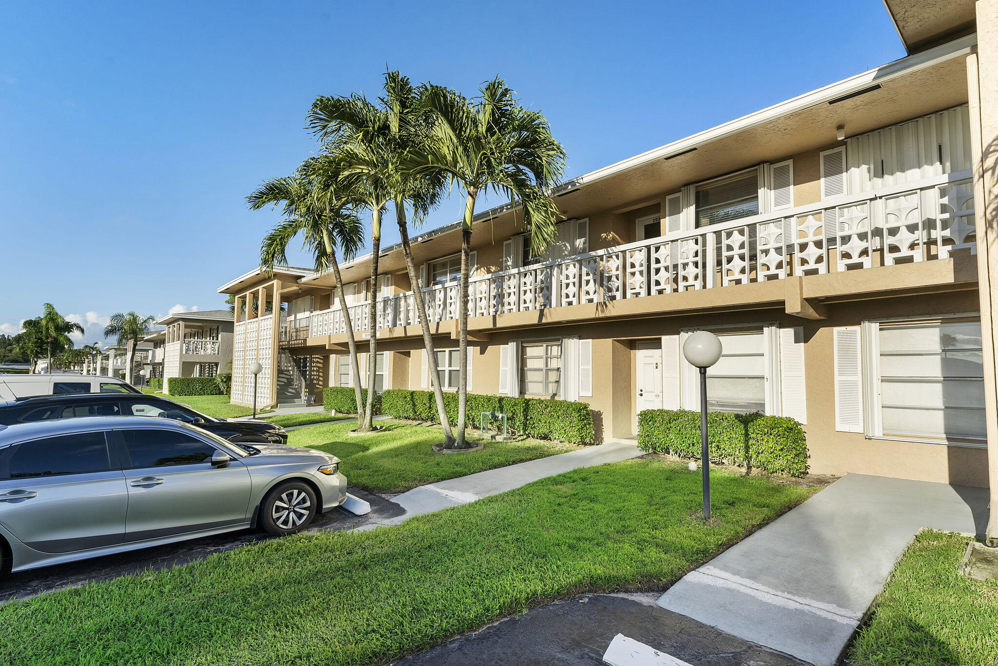 2BR – Condominium at 1050 Citrus #202