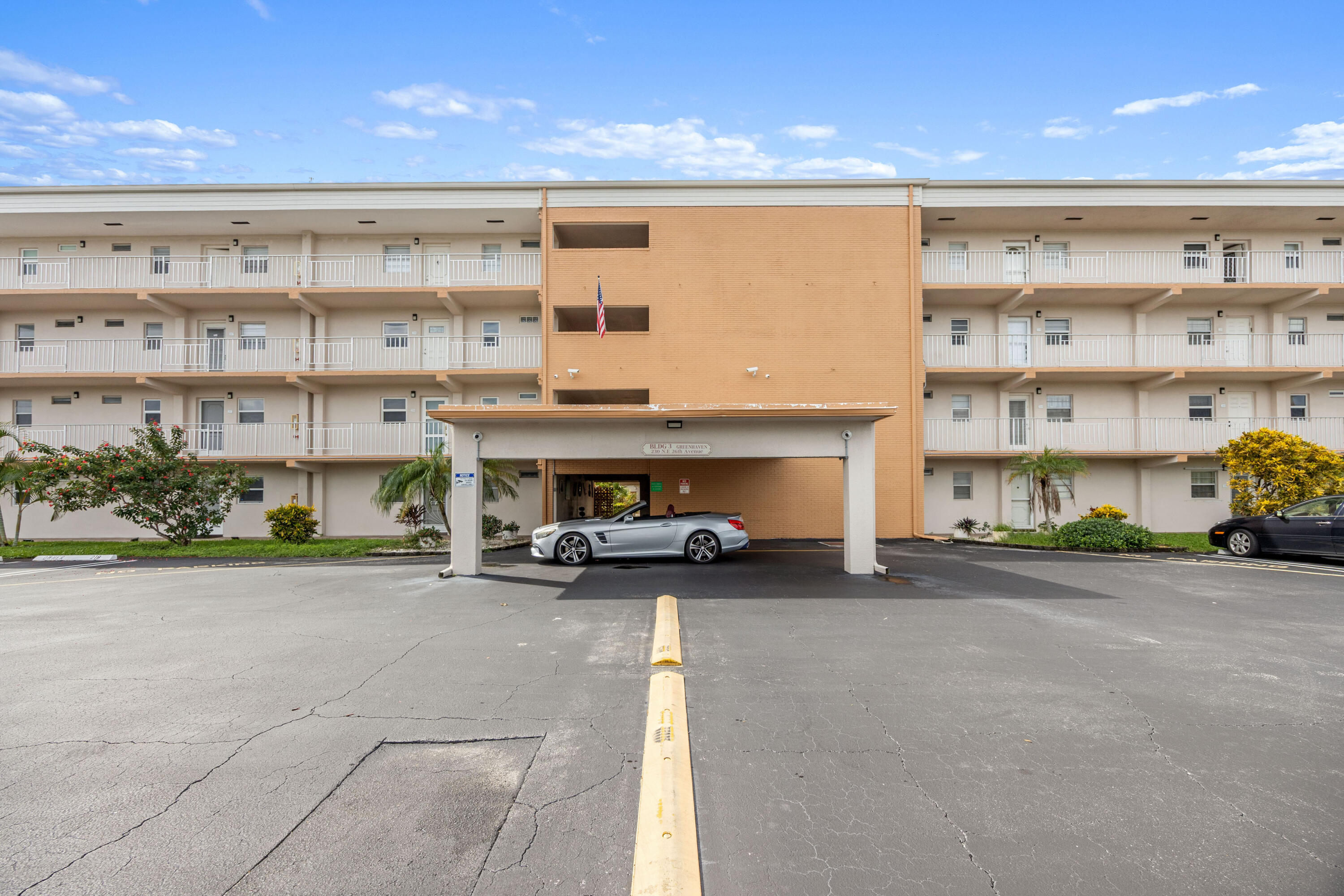 1BR – Condominium at 230 NE 26th Avenue #206