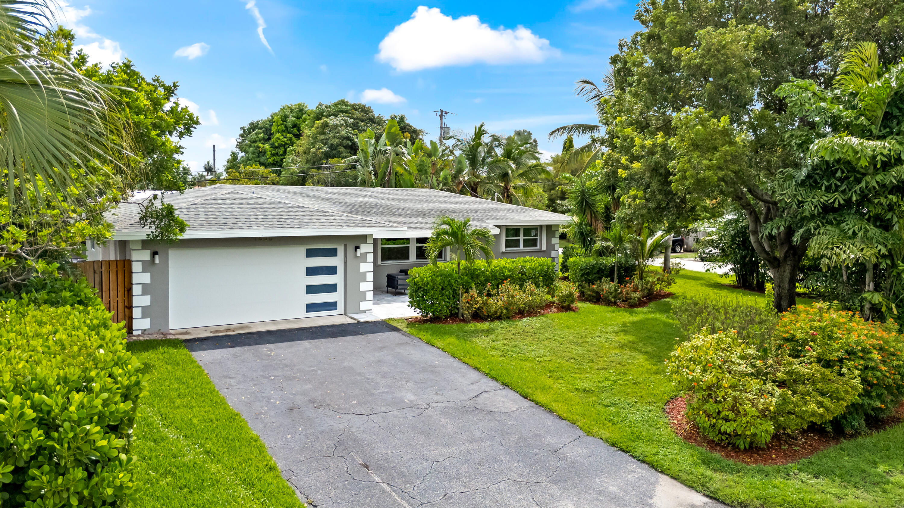 3BR – SingleFamilyResidence at 1800 NE 28th Avenue