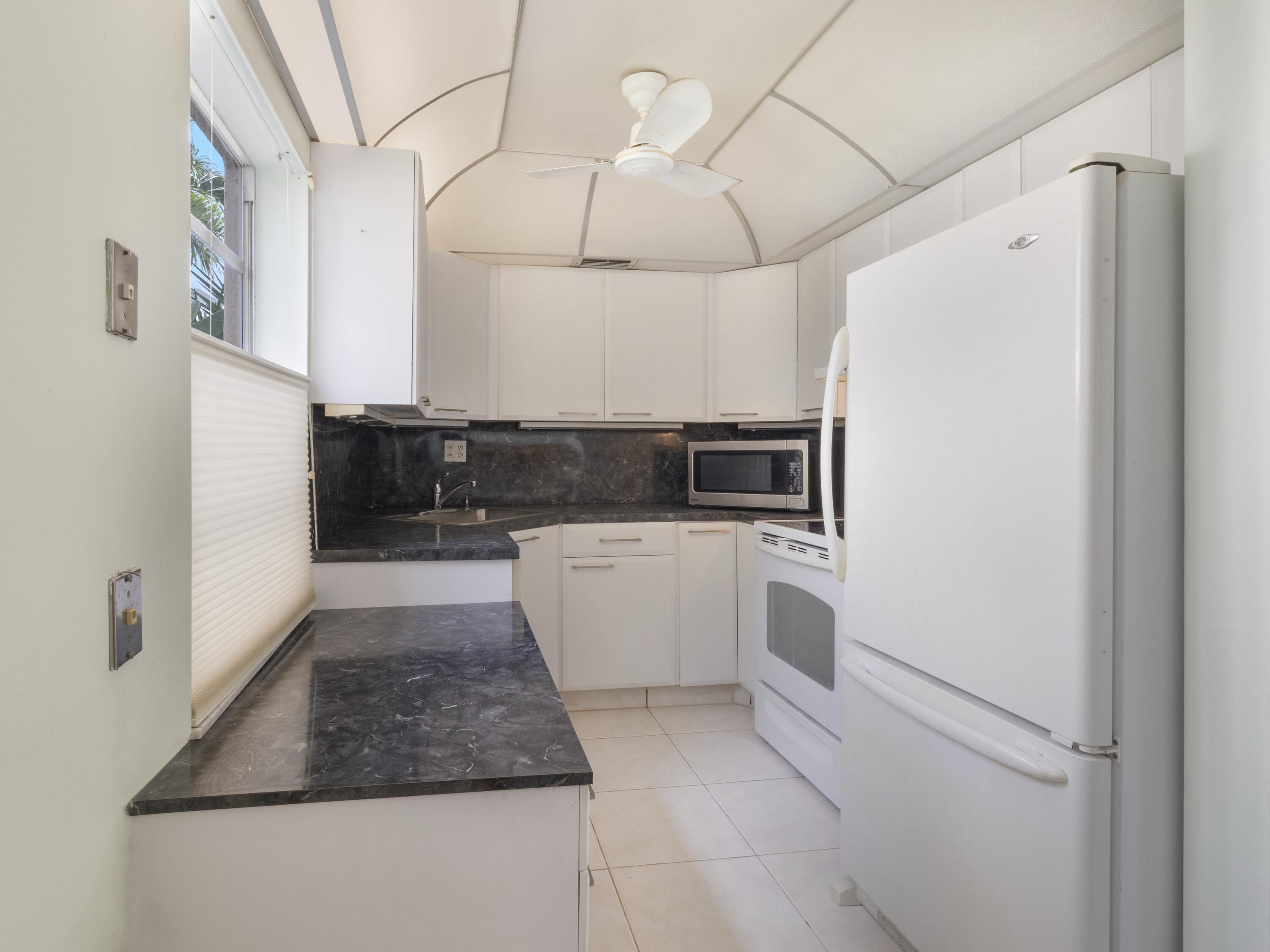 2BR – Condominium at 405 Burgundy I