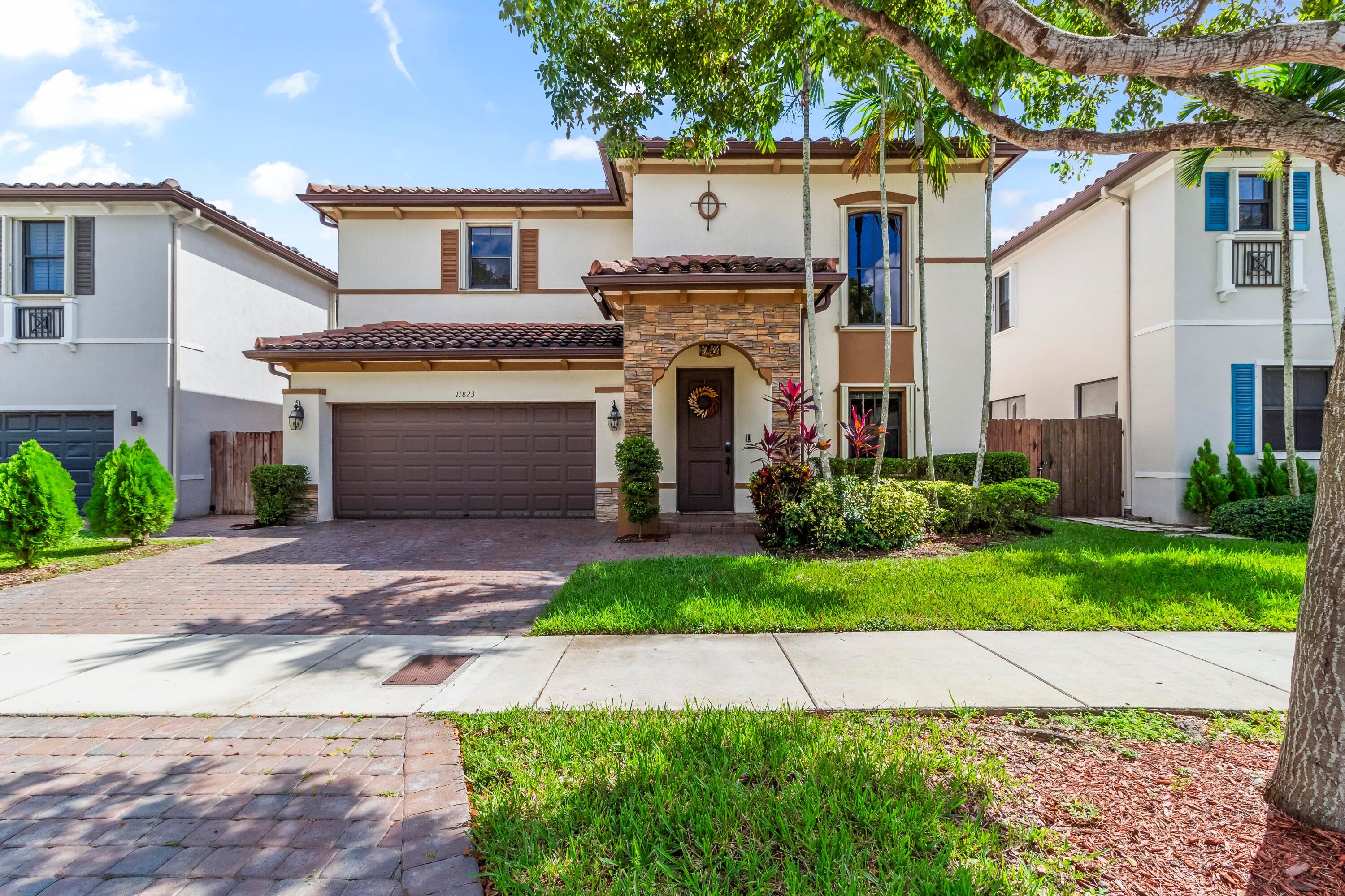 4BR – SingleFamilyResidence at 11823 SW 151st Place