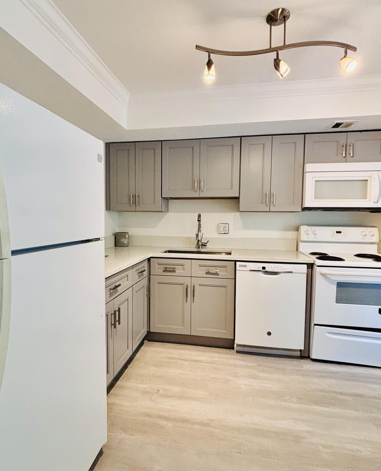 1BR – Condominium at 2900 N Palm Aire Drive #206