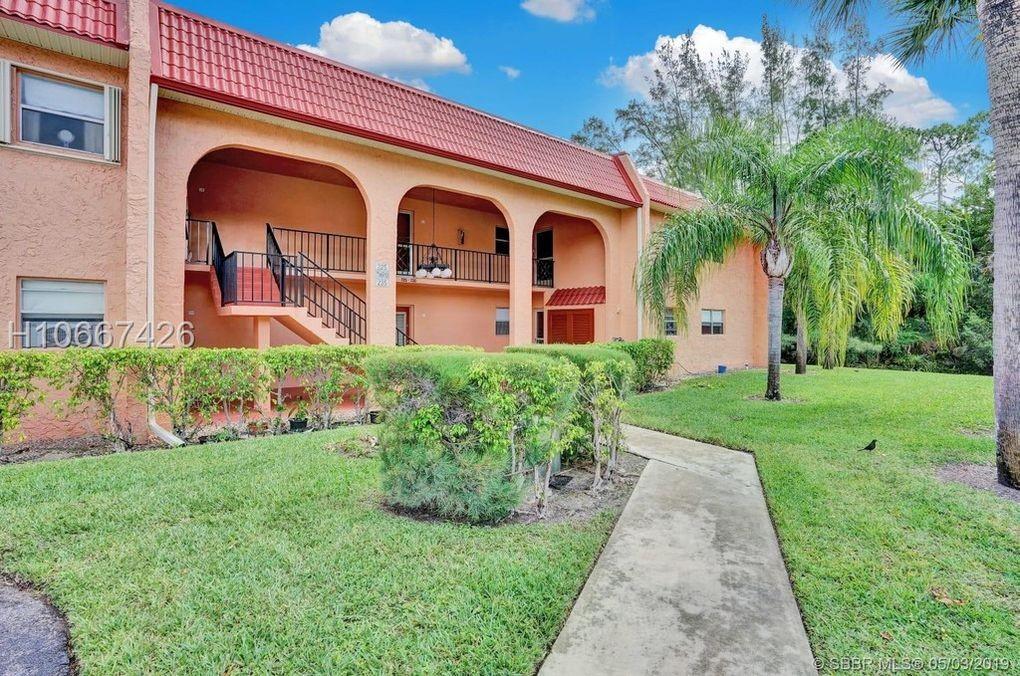 2BR – Condominium at 235 Lake Dora Drive #235