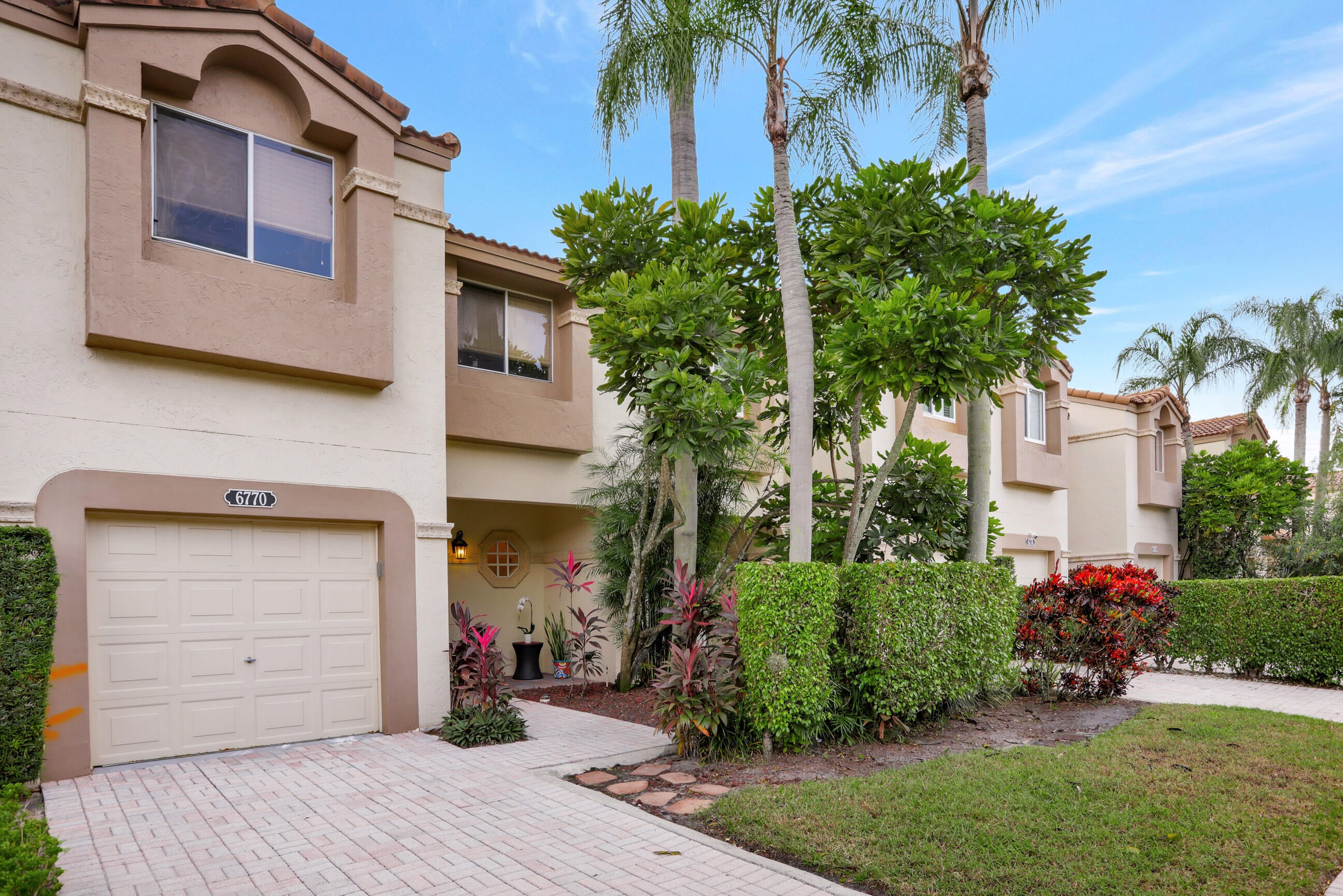 3BR – Townhouse at 6770 Via Regina