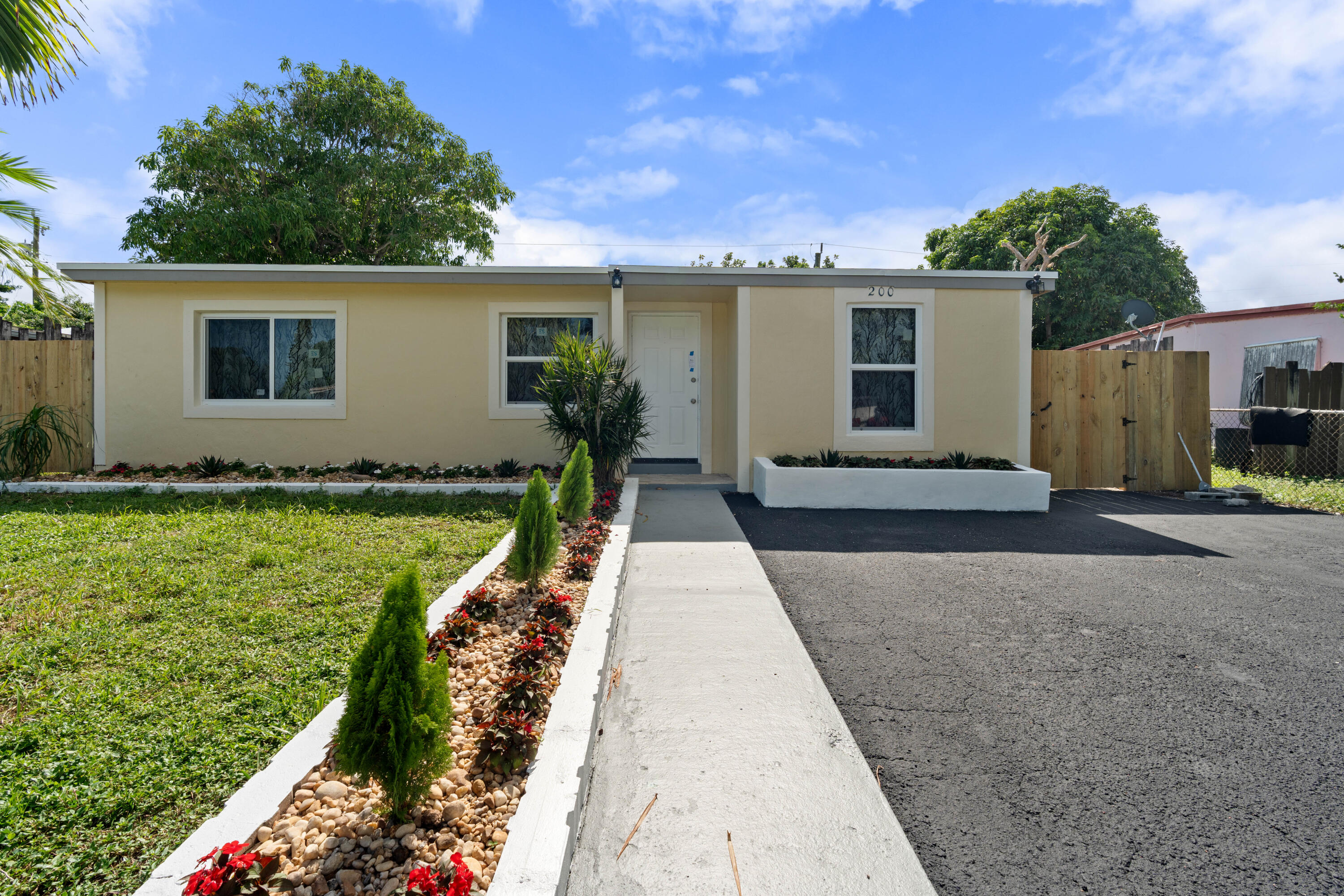 3BR – SingleFamilyResidence at 200 Plum Tree Drive