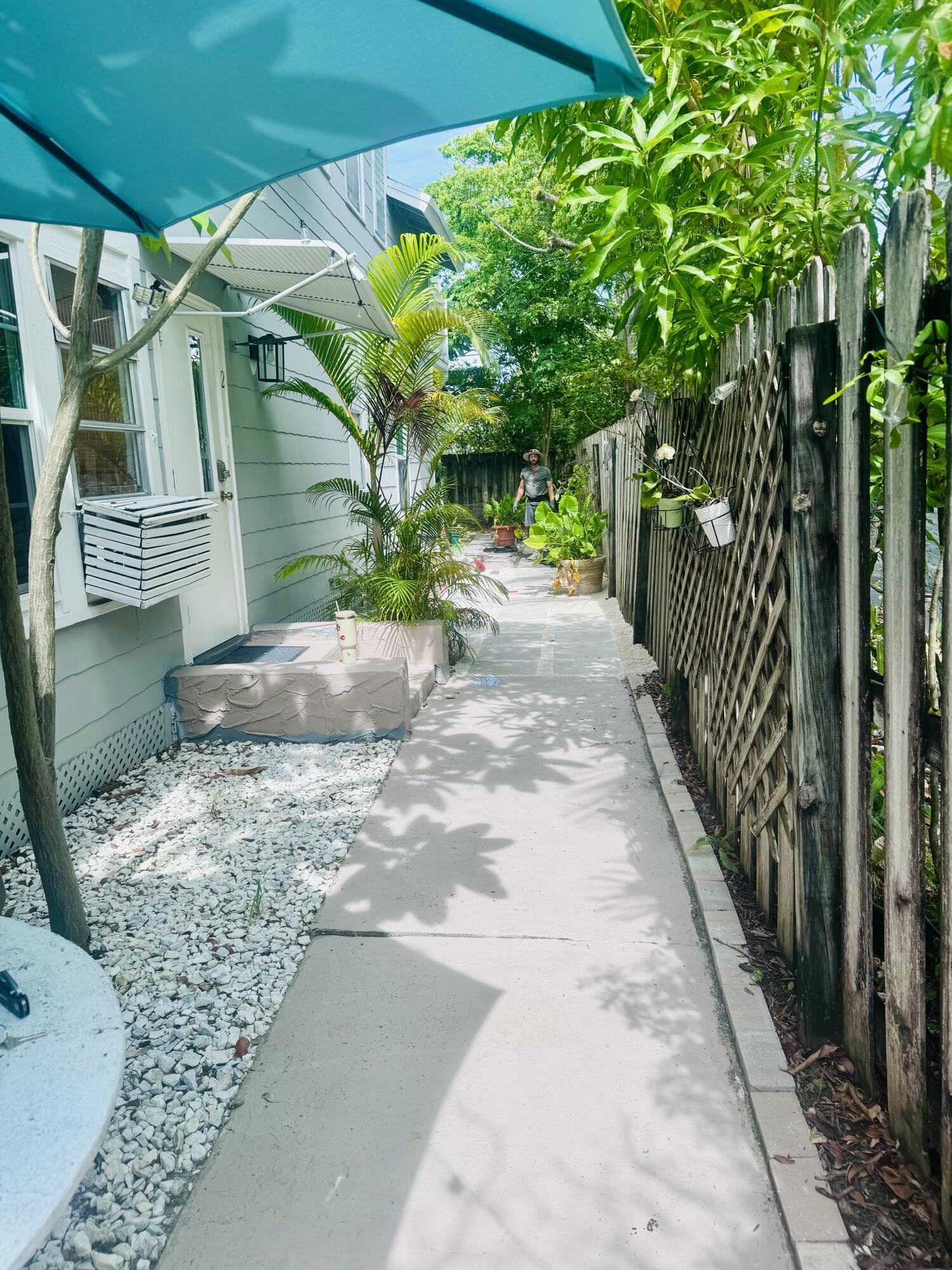 3BR – Townhouse at 204 S M Street #Upstairs Unit