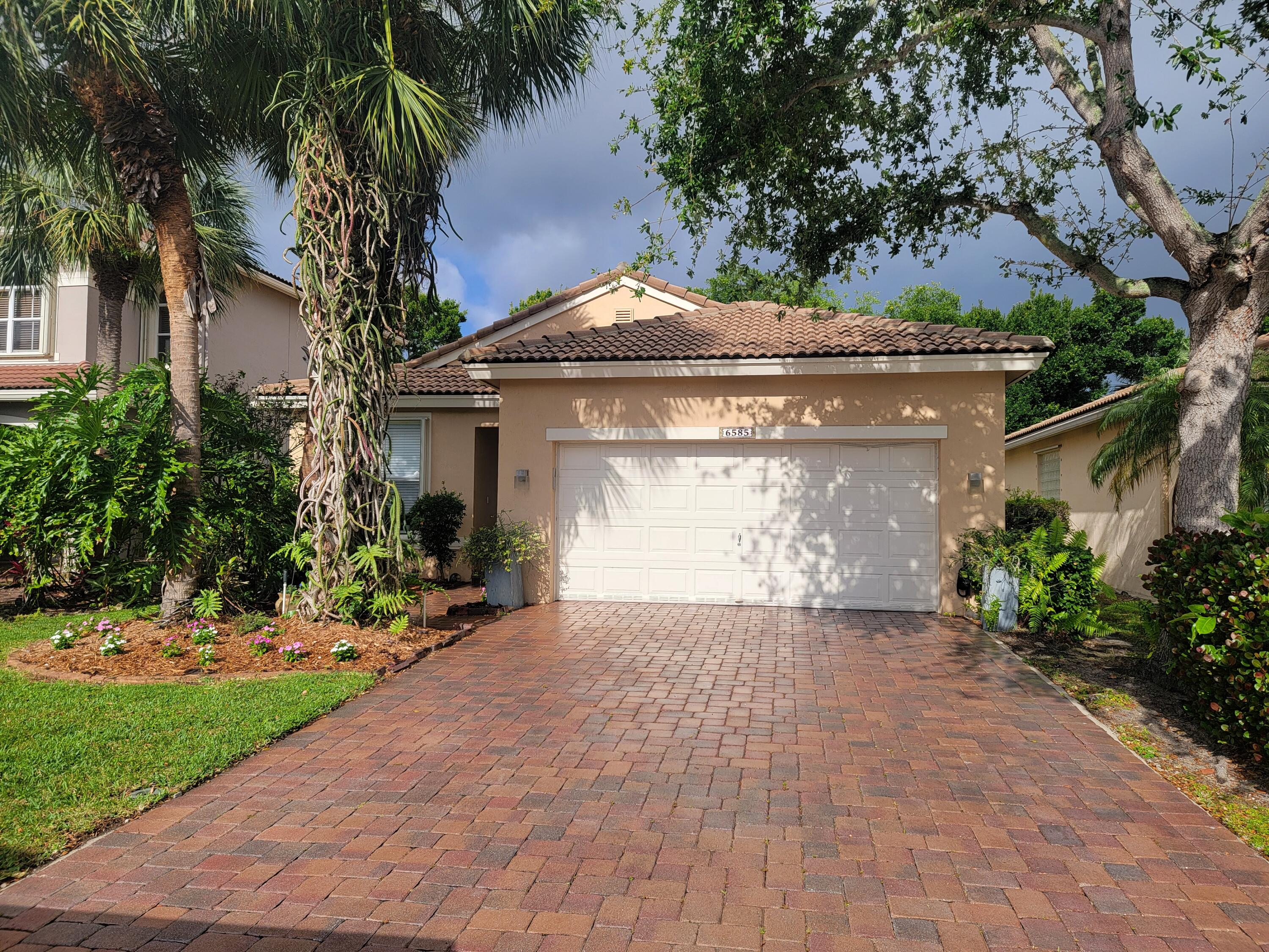 3BR – SingleFamilyResidence at 6585 Lurais Drive