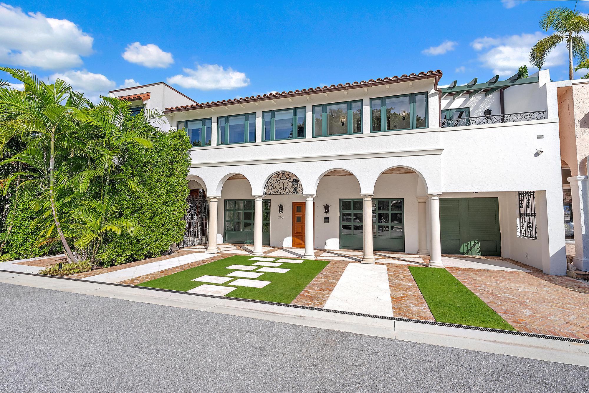 7BR – SingleFamilyResidence at 206 Phipps Plaza