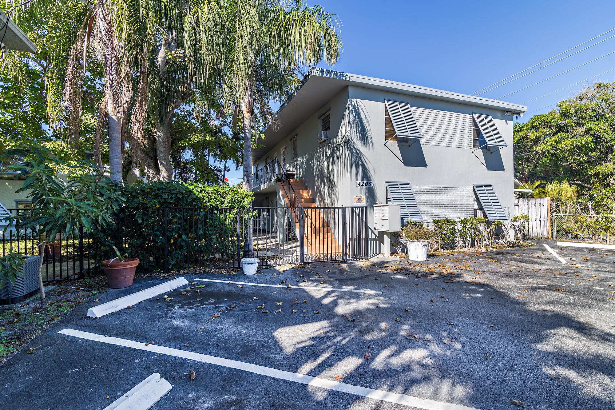 2BR – Townhouse at 4205 N Flagler Drive #2
