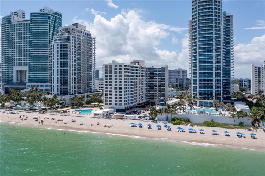 1BR – Condominium at 3505 S Ocean Drive #203