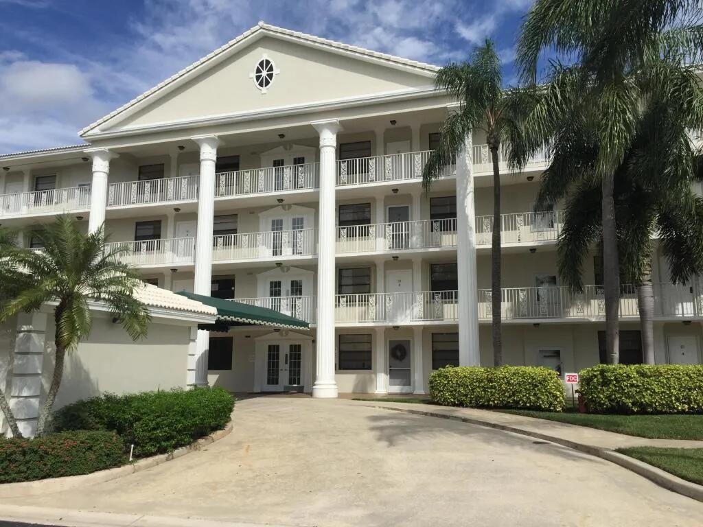 2BR – Condominium at 6049 Balboa Circle #202