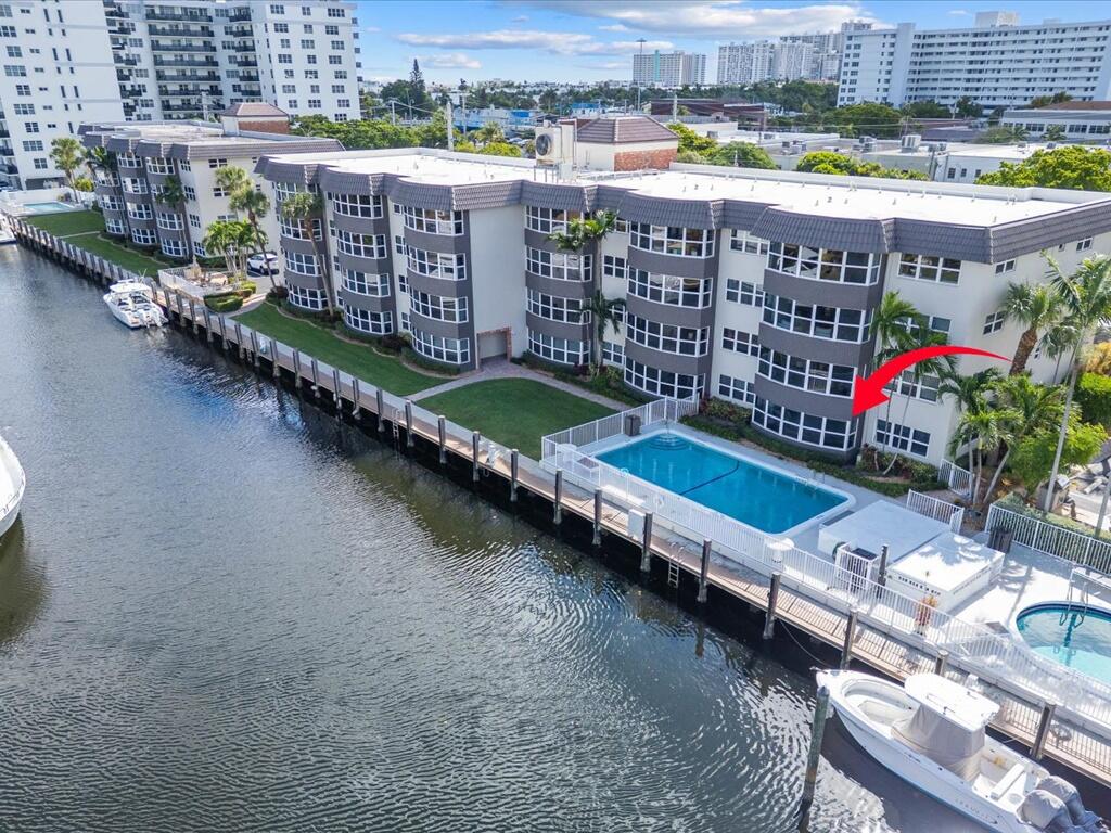 2BR – Condominium at 3111 NE 51st Street #101c
