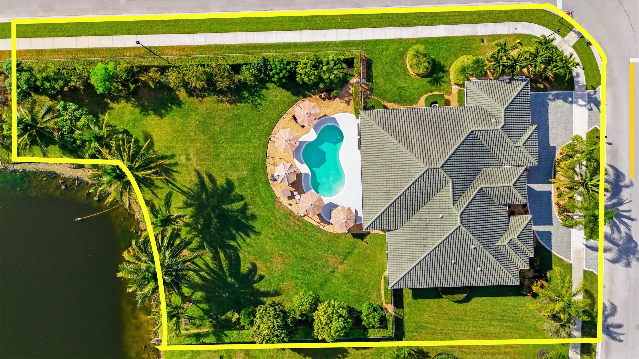4BR – SingleFamilyResidence at 15182 SW 35th Street