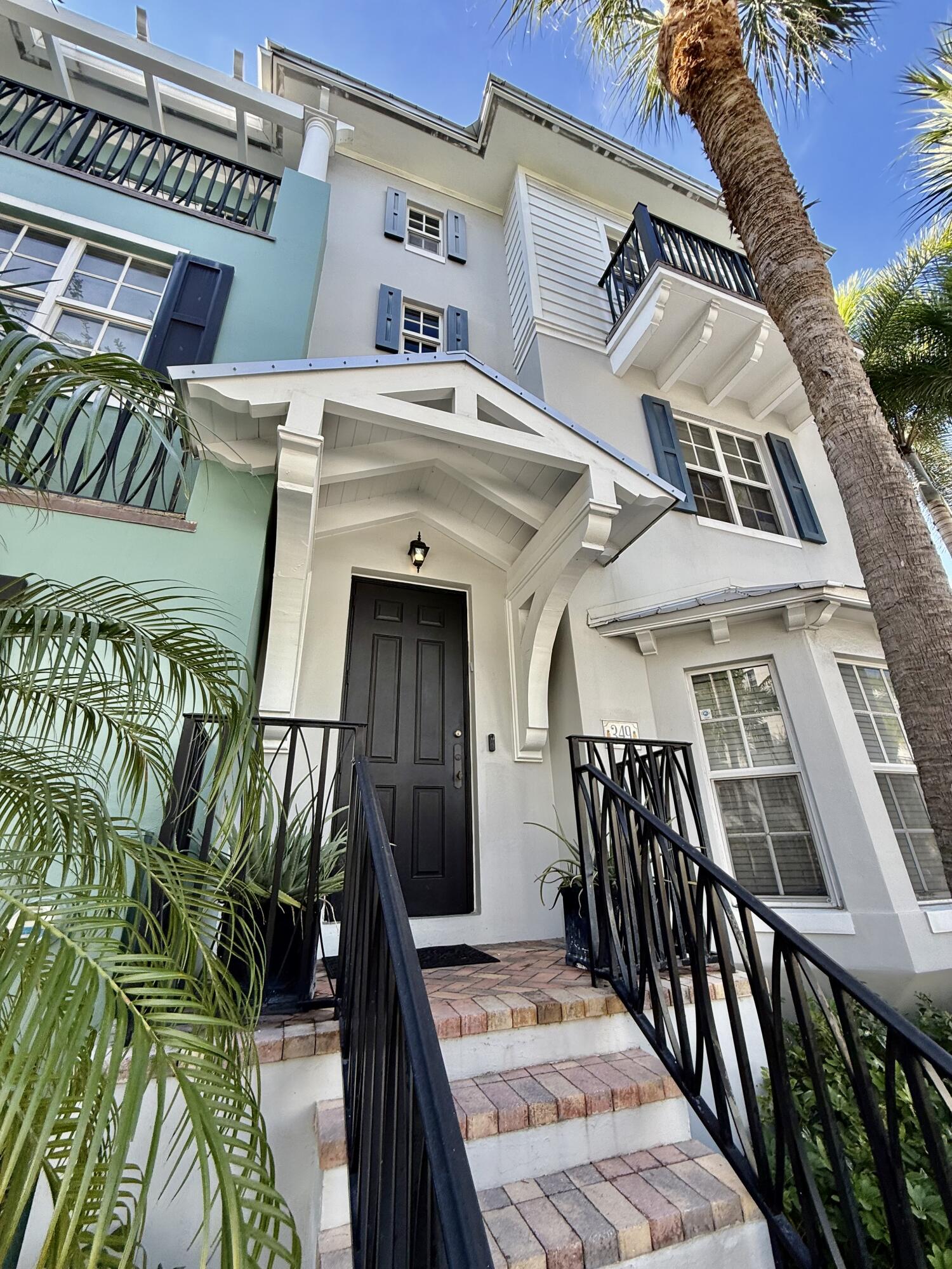 3BR – Townhouse at 349 E Mallory Circle