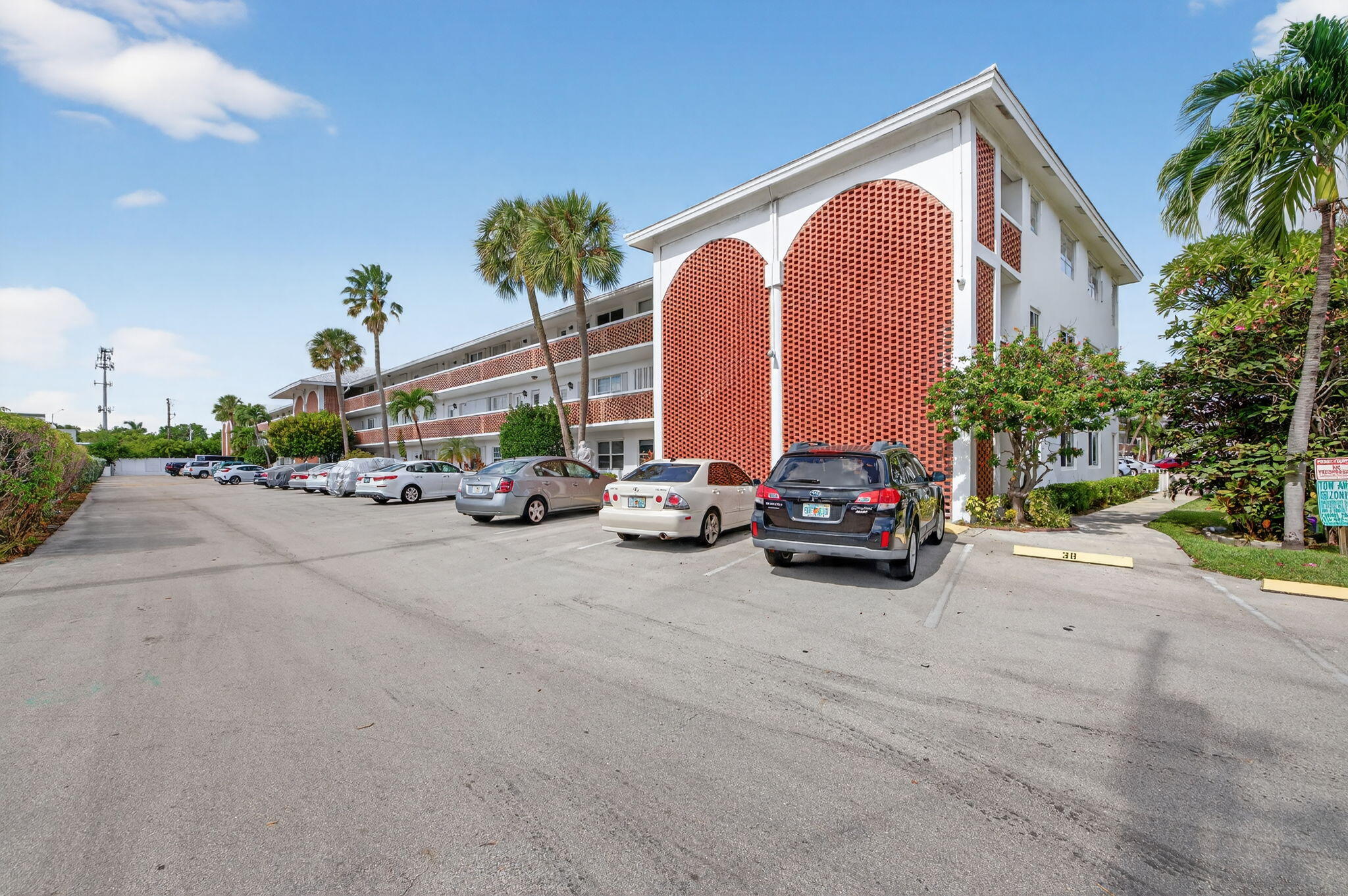 2BR – Condominium at 2050 NE 39th Street #S210