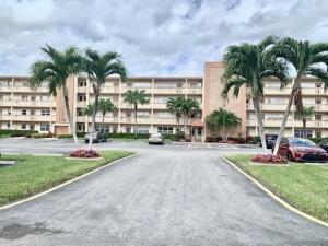 1BR – Condominium at 4014 Newcastle A