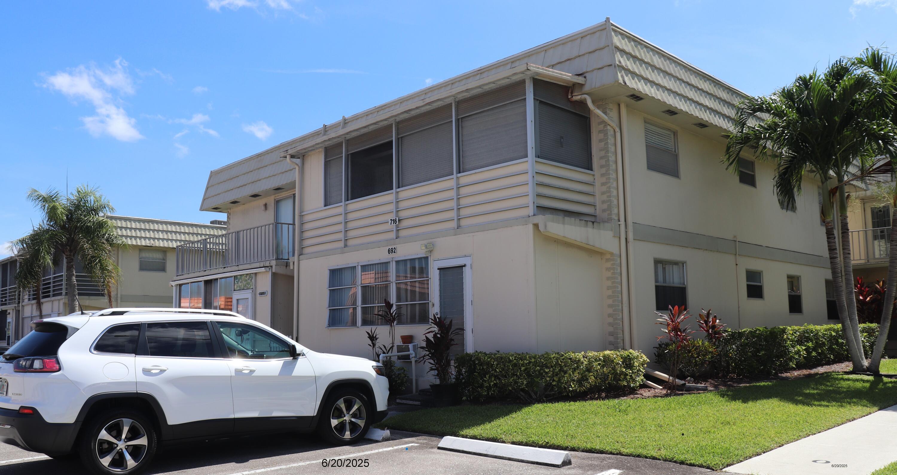 2BR – Condominium at 716 Saxony O #716