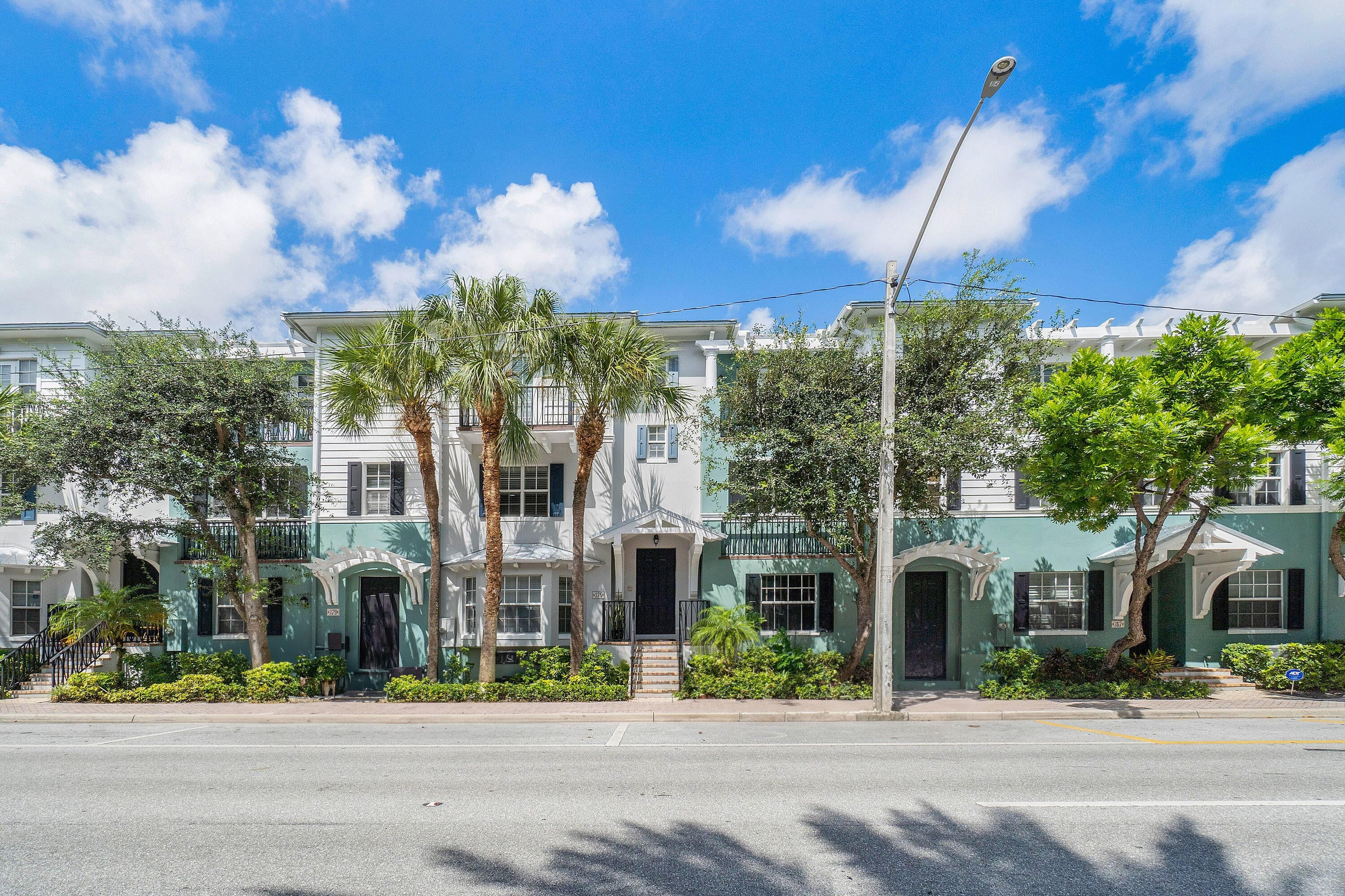 3BR – Townhouse at 375 E Mallory Circle