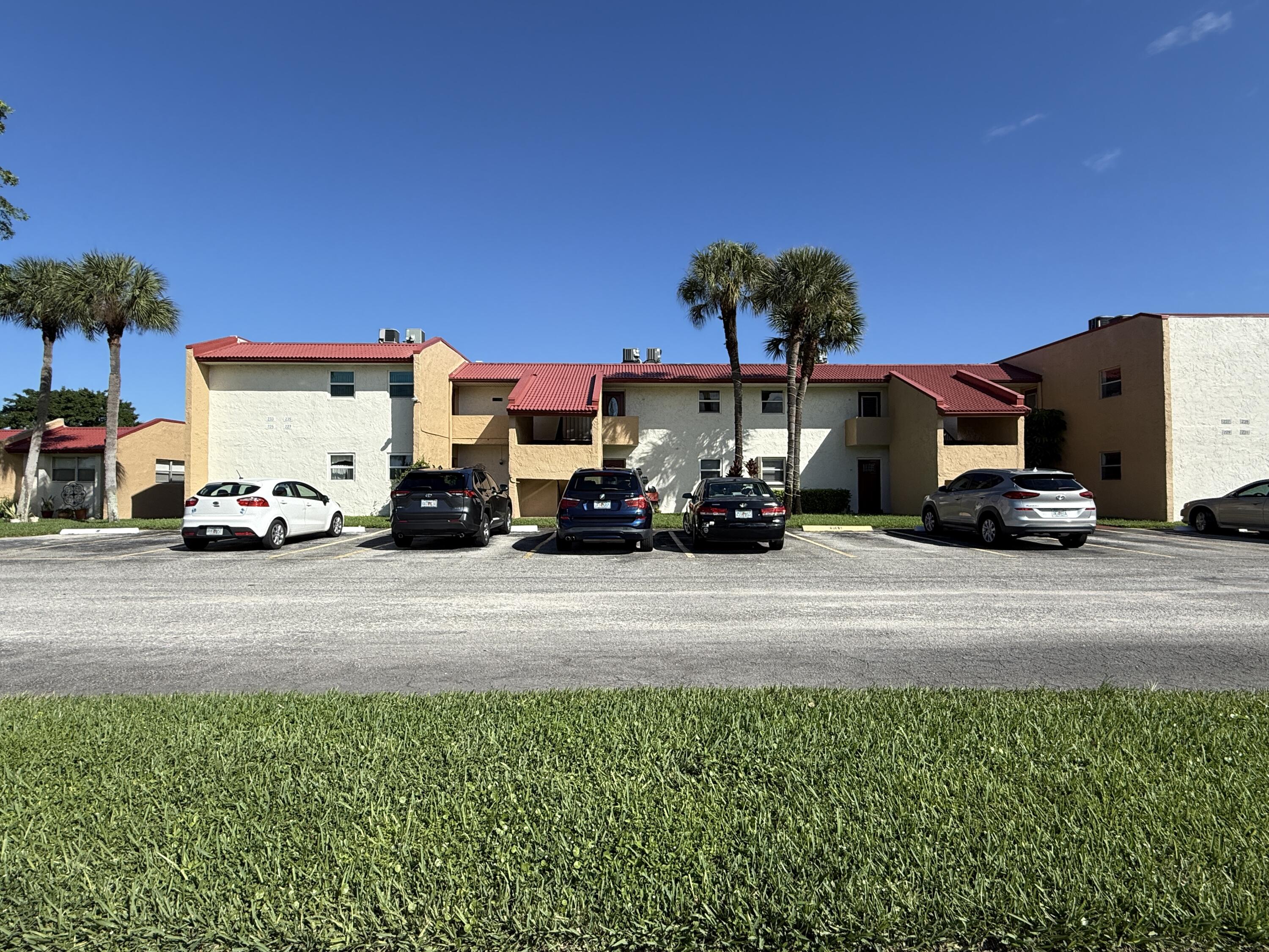 2BR – Condominium at 235 Golden River Drive