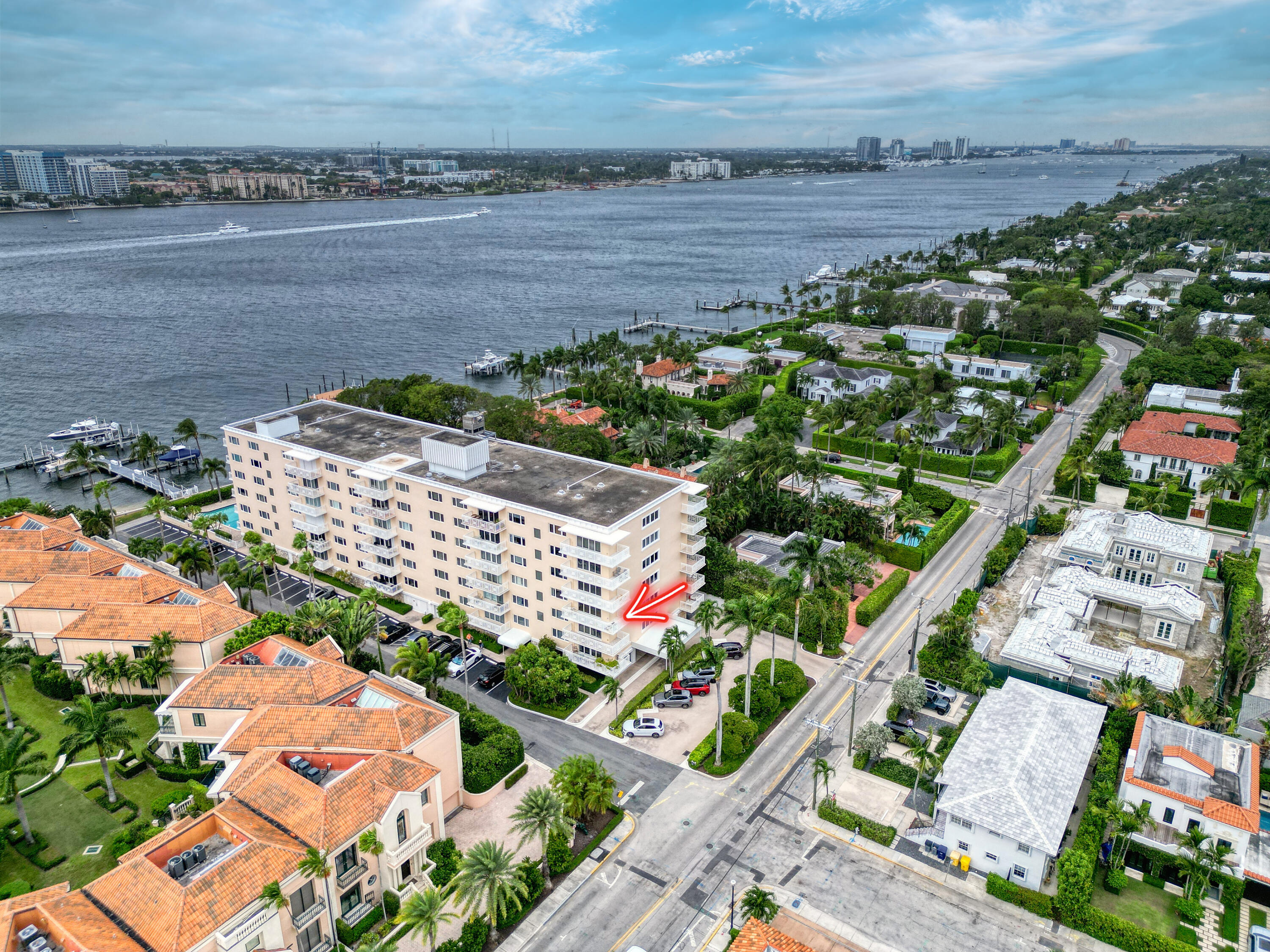 1BR – Condominium at 250 N Bradley Place #402