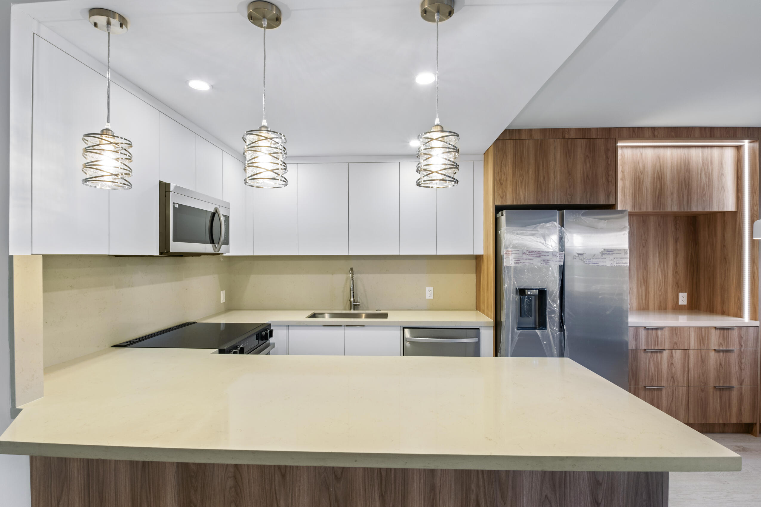2BR – Condominium at 3076 Newport Q #3076