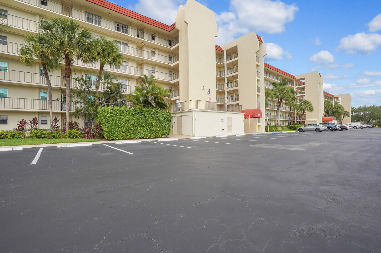 2BR – Condominium at 3959 Via Poinciana #503