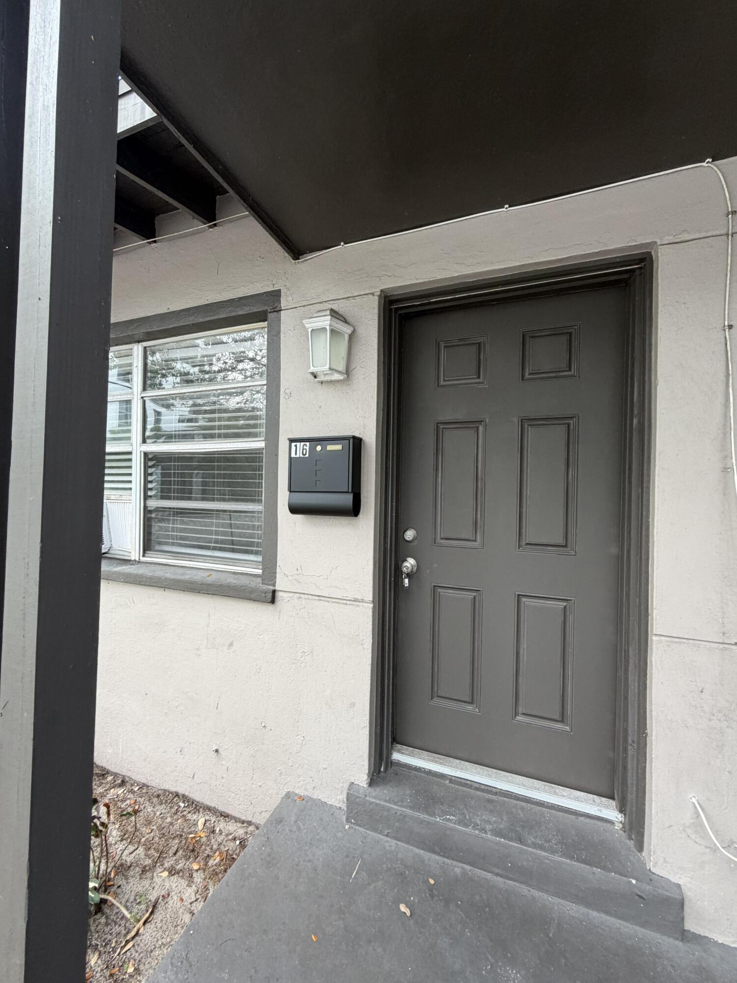 1BR – Apartment at 2722 Poinsettia Avenue #16
