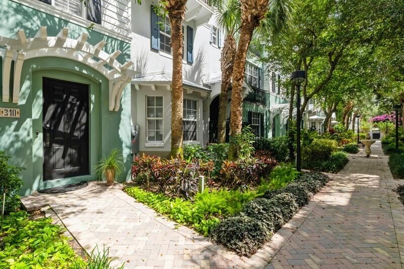 3BR – Townhouse at 310 E Mallory Circle