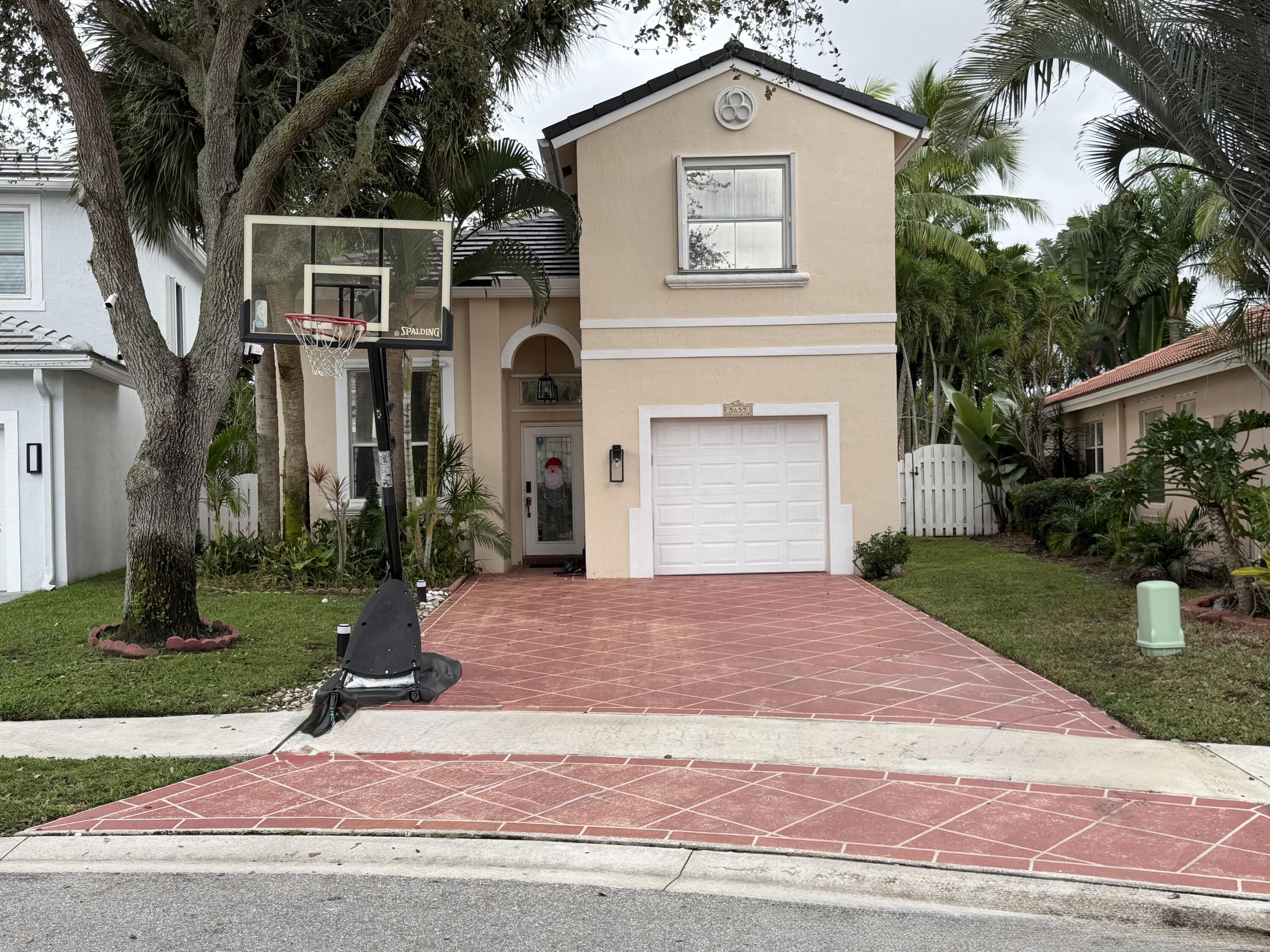 3BR – SingleFamilyResidence at 5655 La Quinta Court