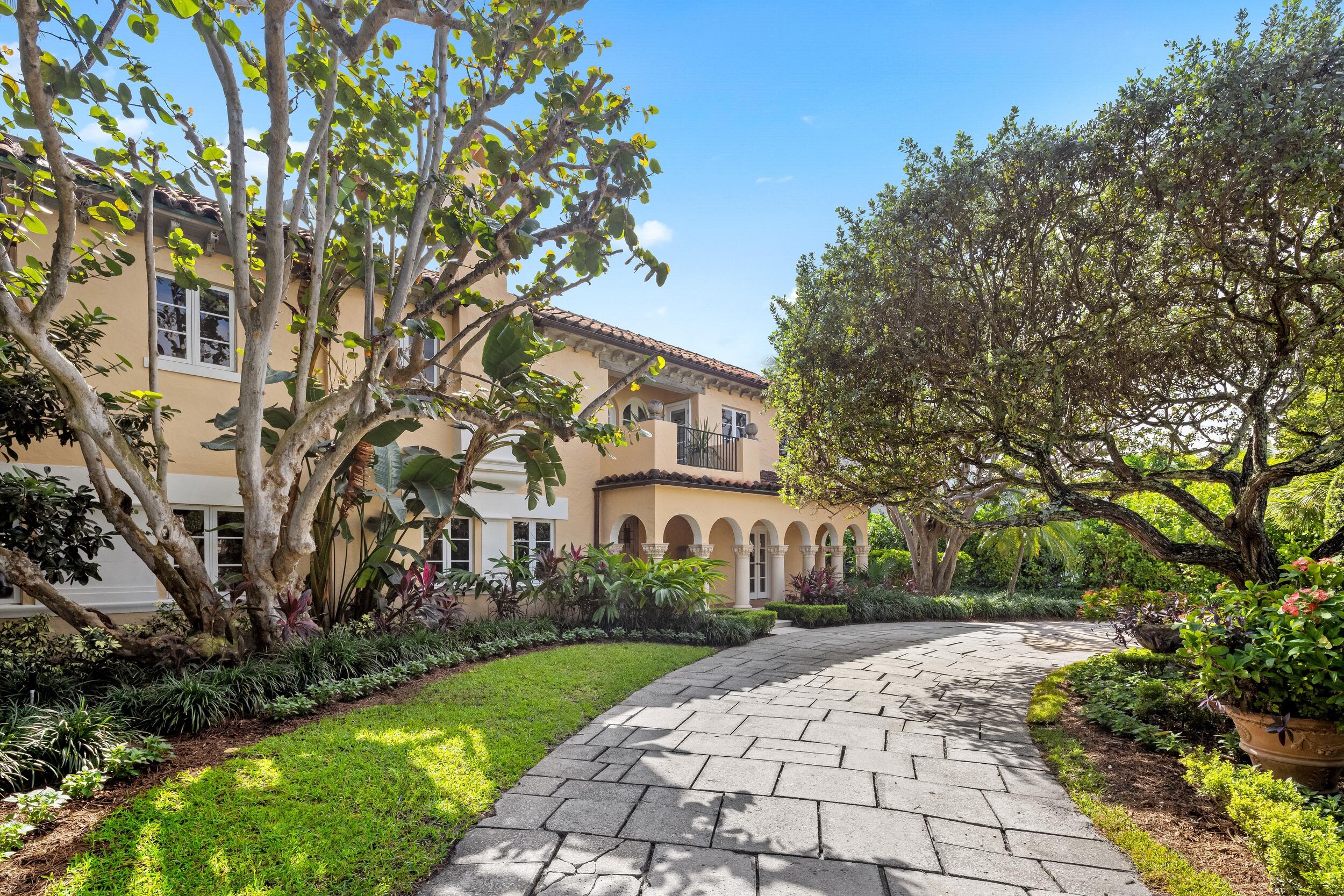 8BR – SingleFamilyResidence at 124 Brazilian Avenue