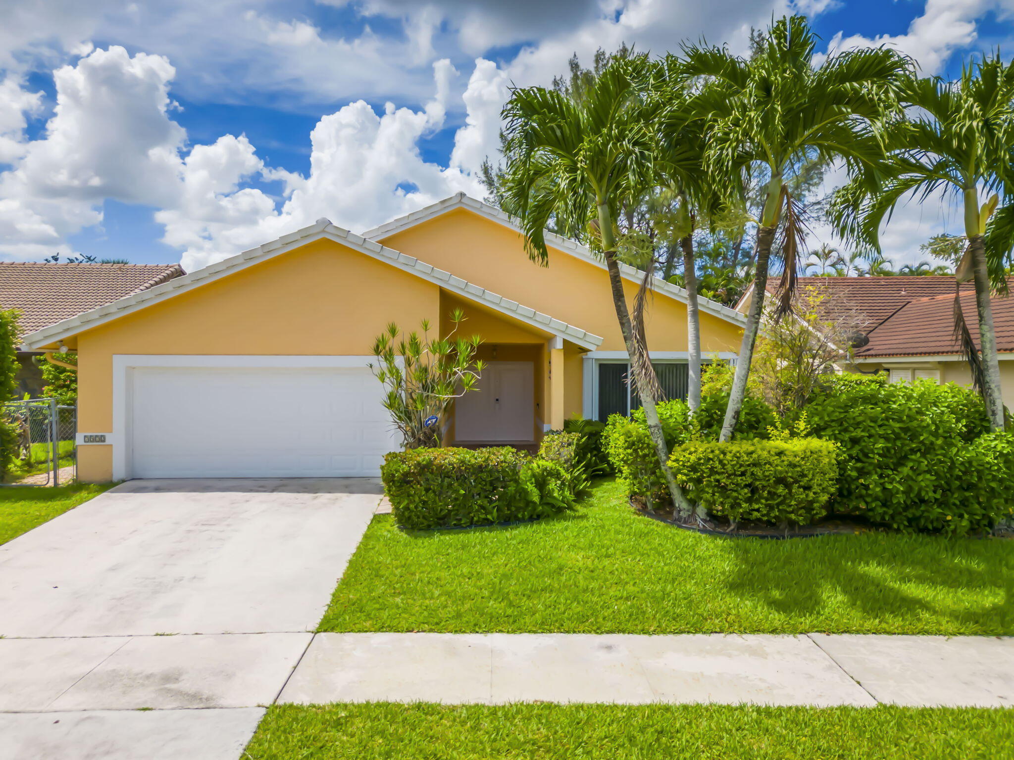 3BR – SingleFamilyResidence at 7572 Silver Woods Court