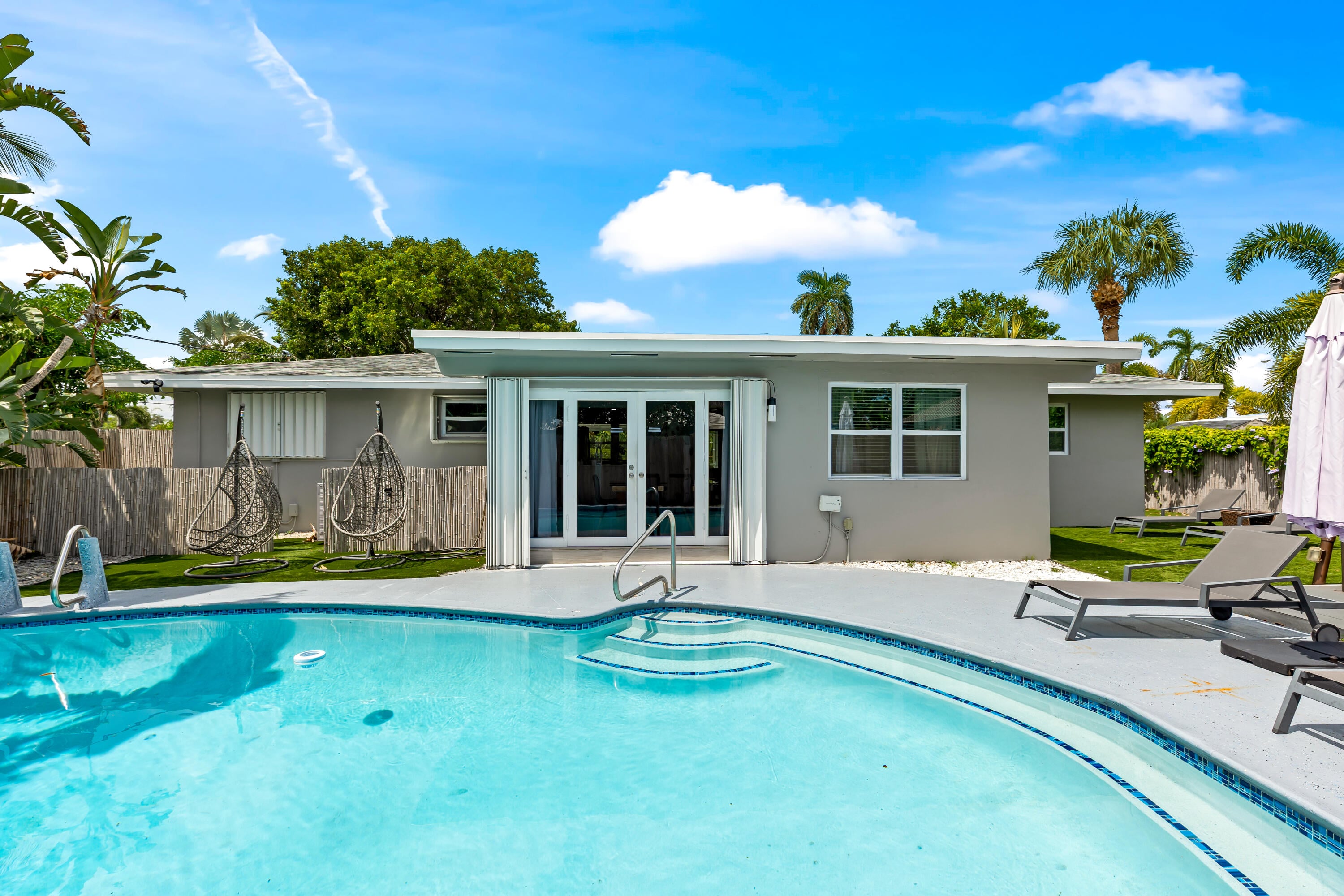 3BR – SingleFamilyResidence at 1800 NE 28th Avenue