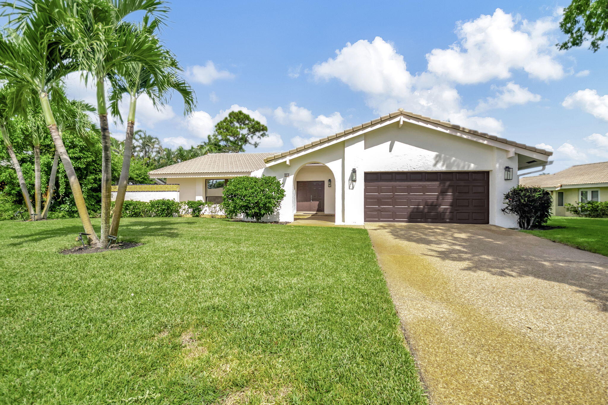 3BR – SingleFamilyResidence at 804 Foxpointe Circle