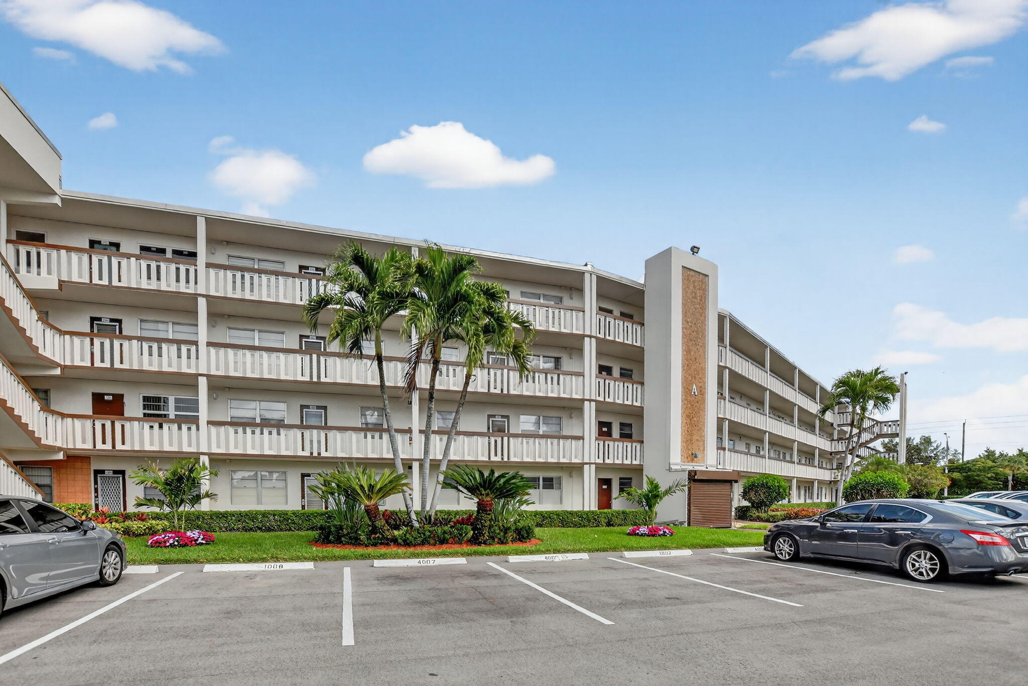 2BR – Condominium at 4008 Hythe A