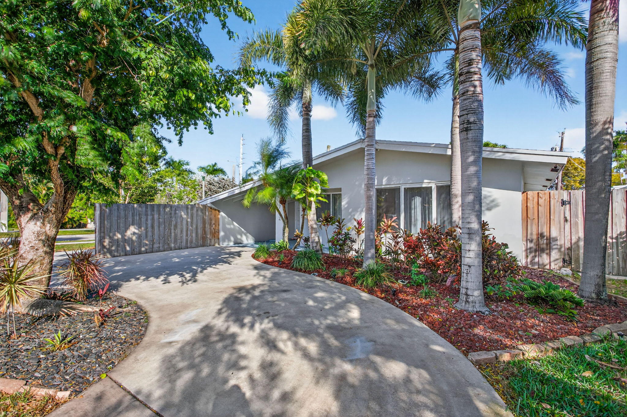 2BR – SingleFamilyResidence at 3792 NE 19th Avenue