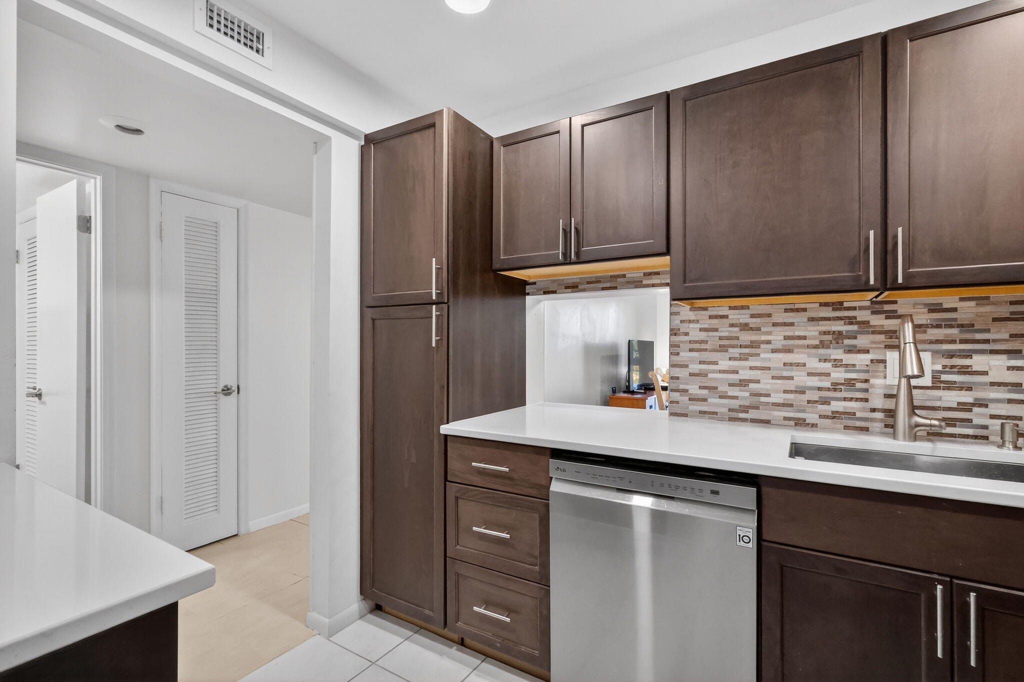 1BR – Condominium at 2615 NE 1st Court #201