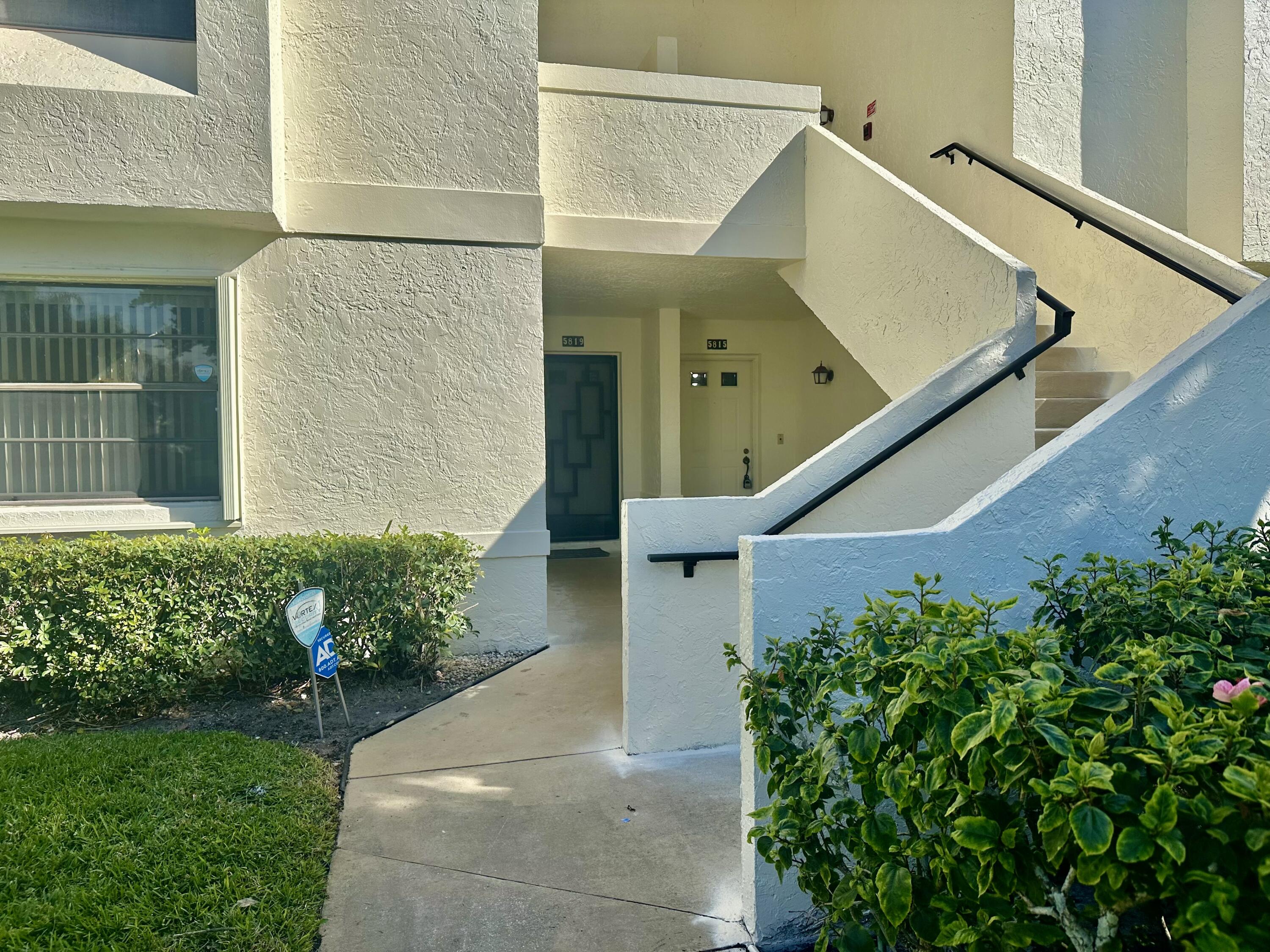 2BR – Condominium at 5819 Parkwalk Drive