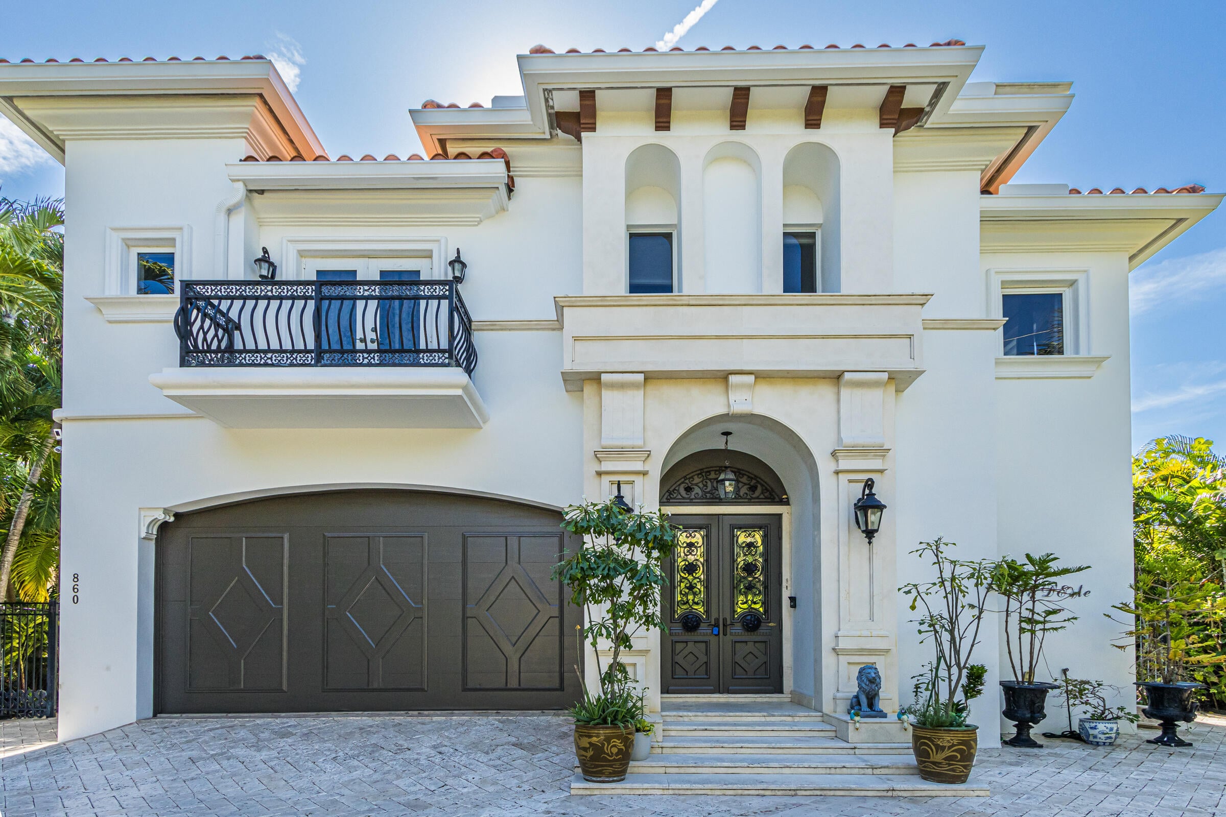 5BR – SingleFamilyResidence at 860 E Park Drive
