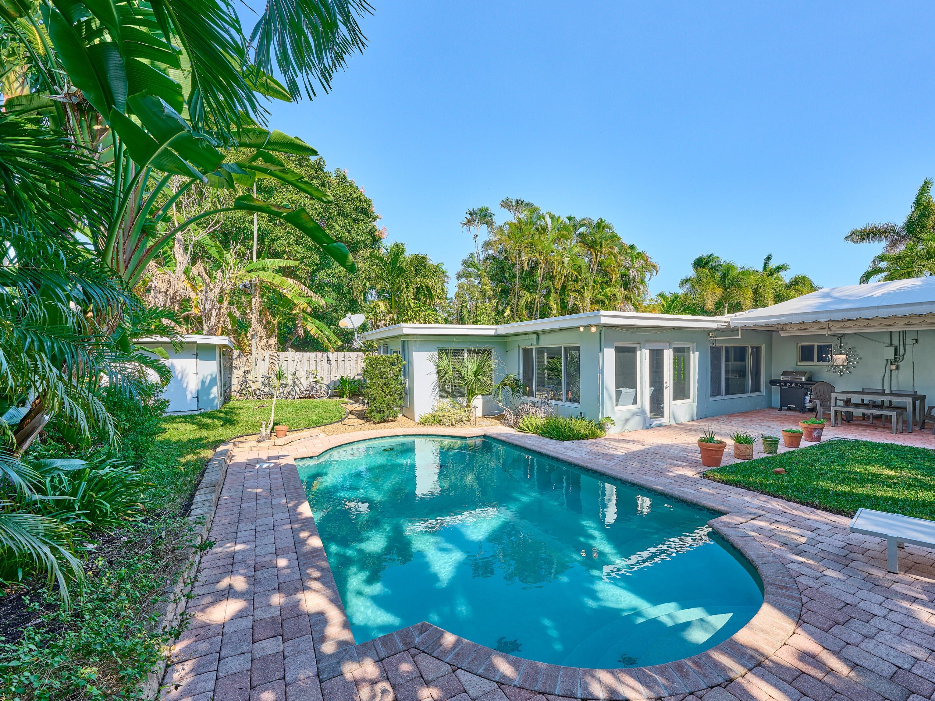 3BR – SingleFamilyResidence at 301 NW 3rd Court